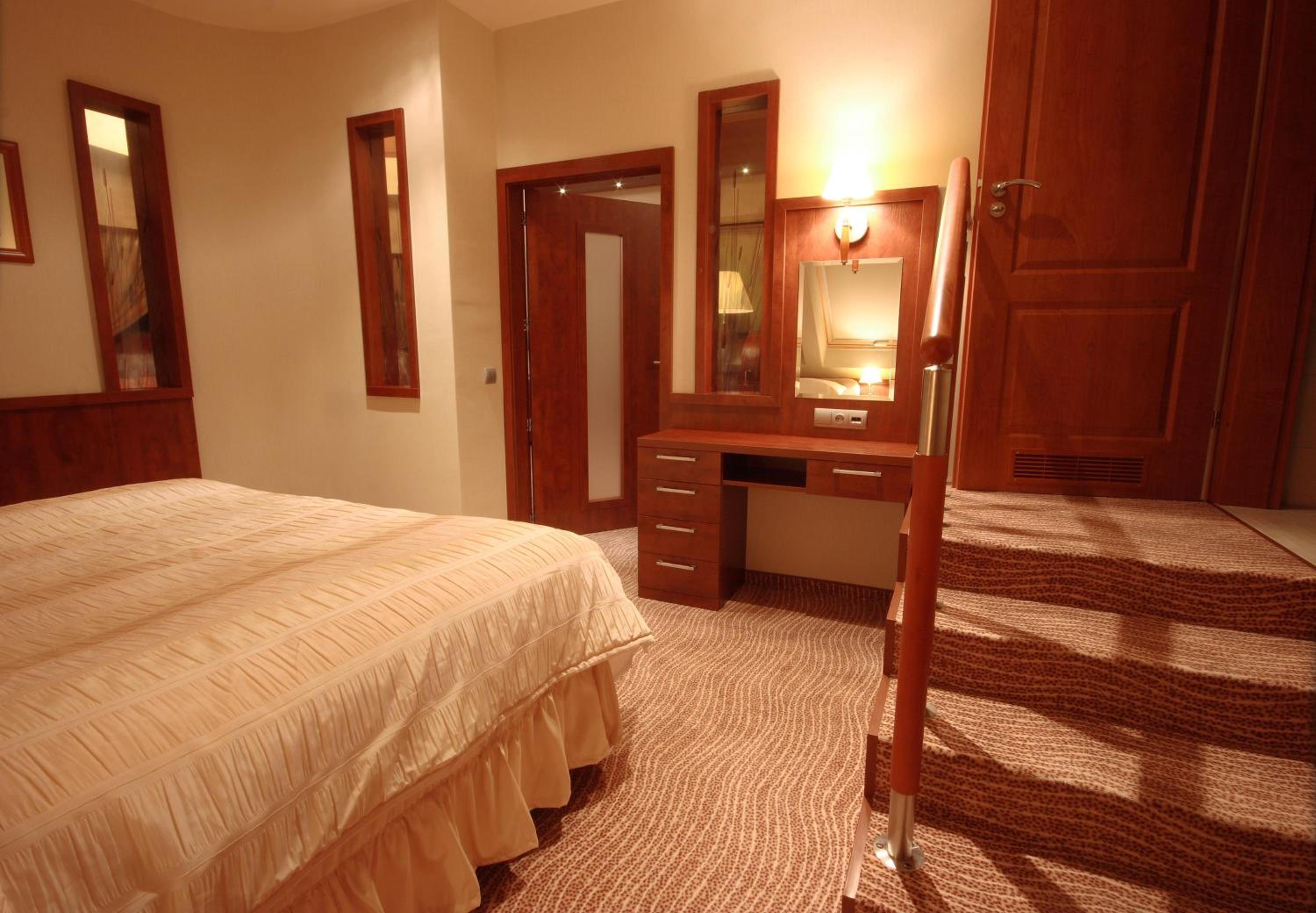 One-Bedroom Apartment - Photo 11