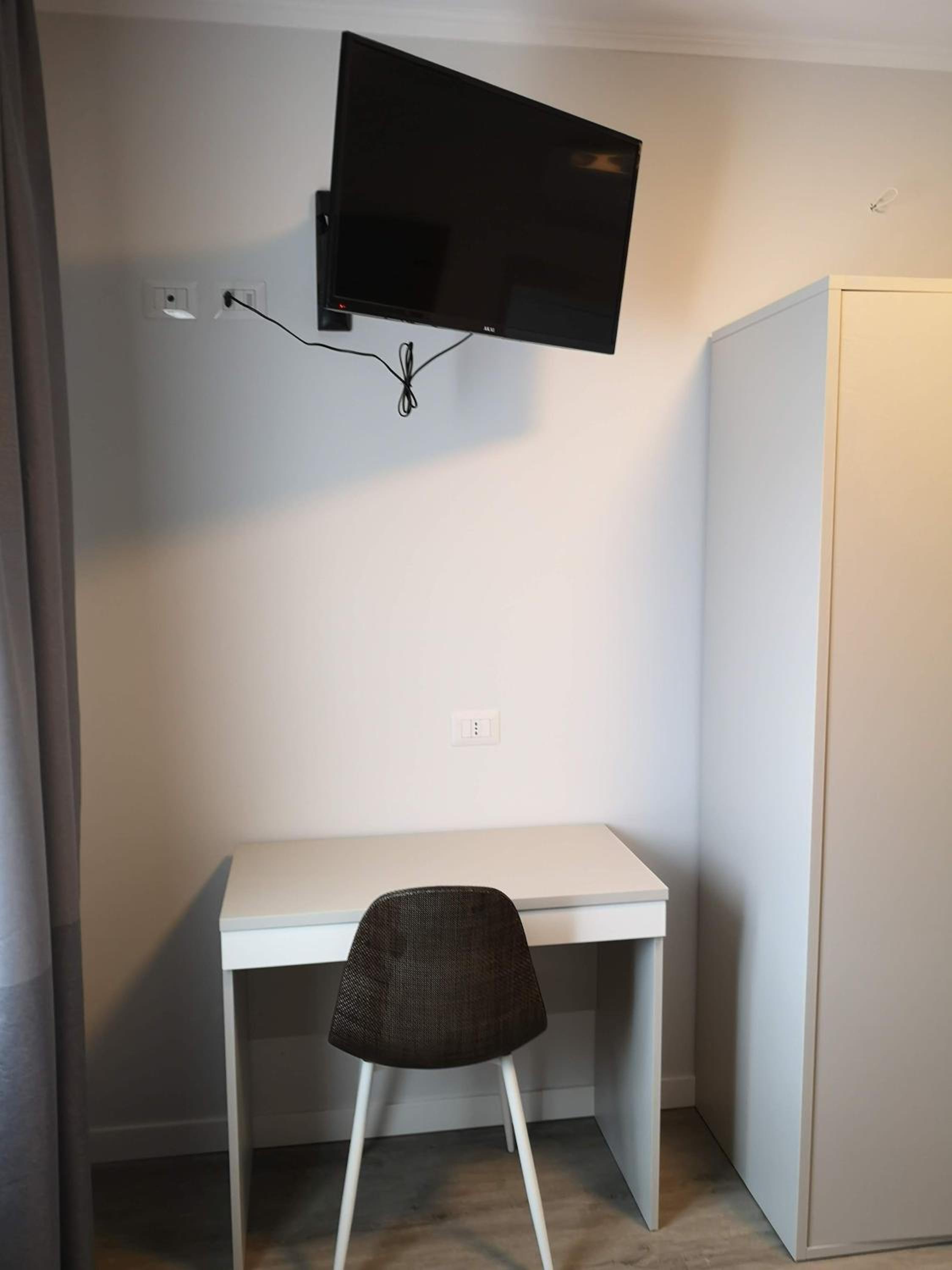Twin Room - Photo 7