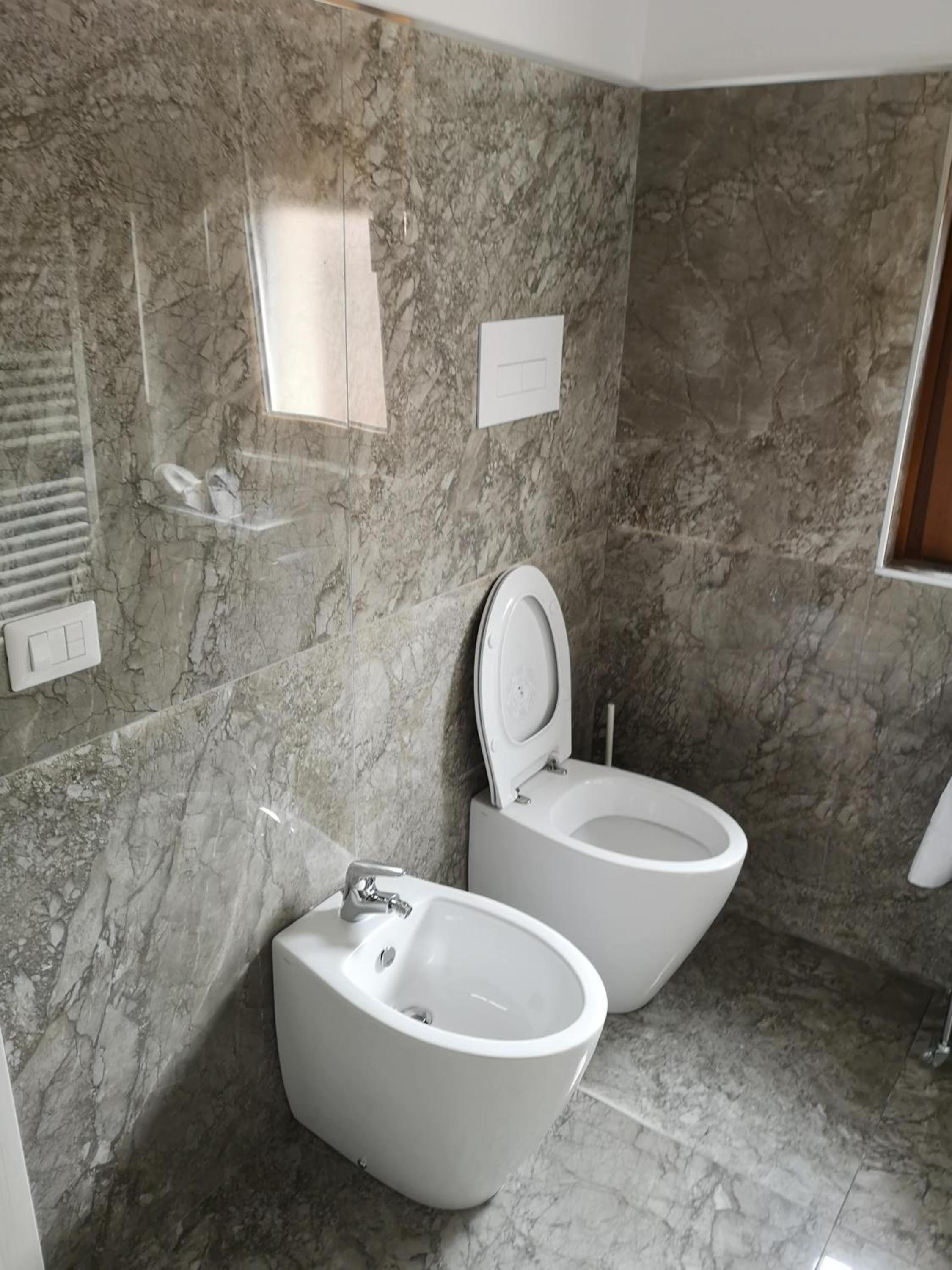 Deluxe Double Room with Shower - Photo 8