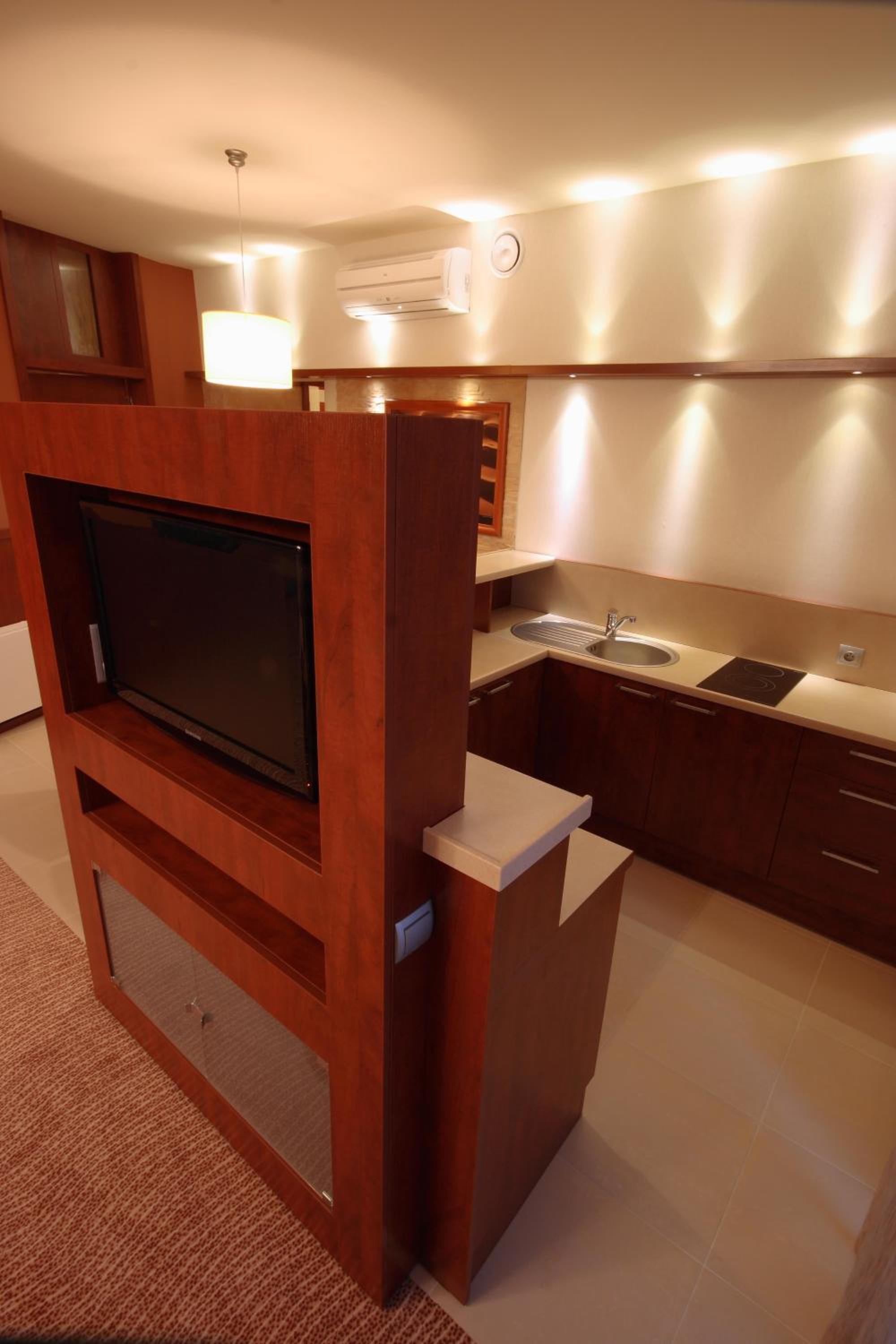 One-Bedroom Apartment - Photo 16