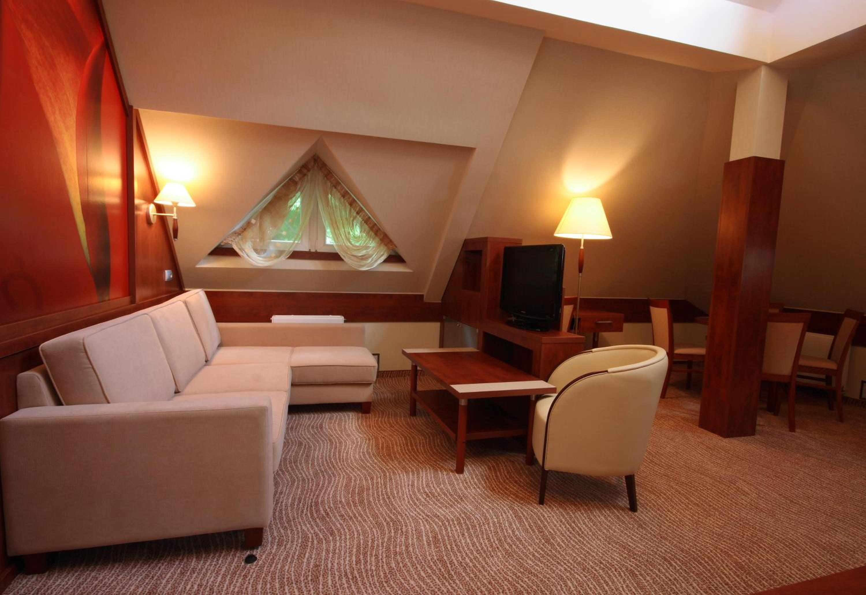 One-Bedroom Apartment - Photo 2