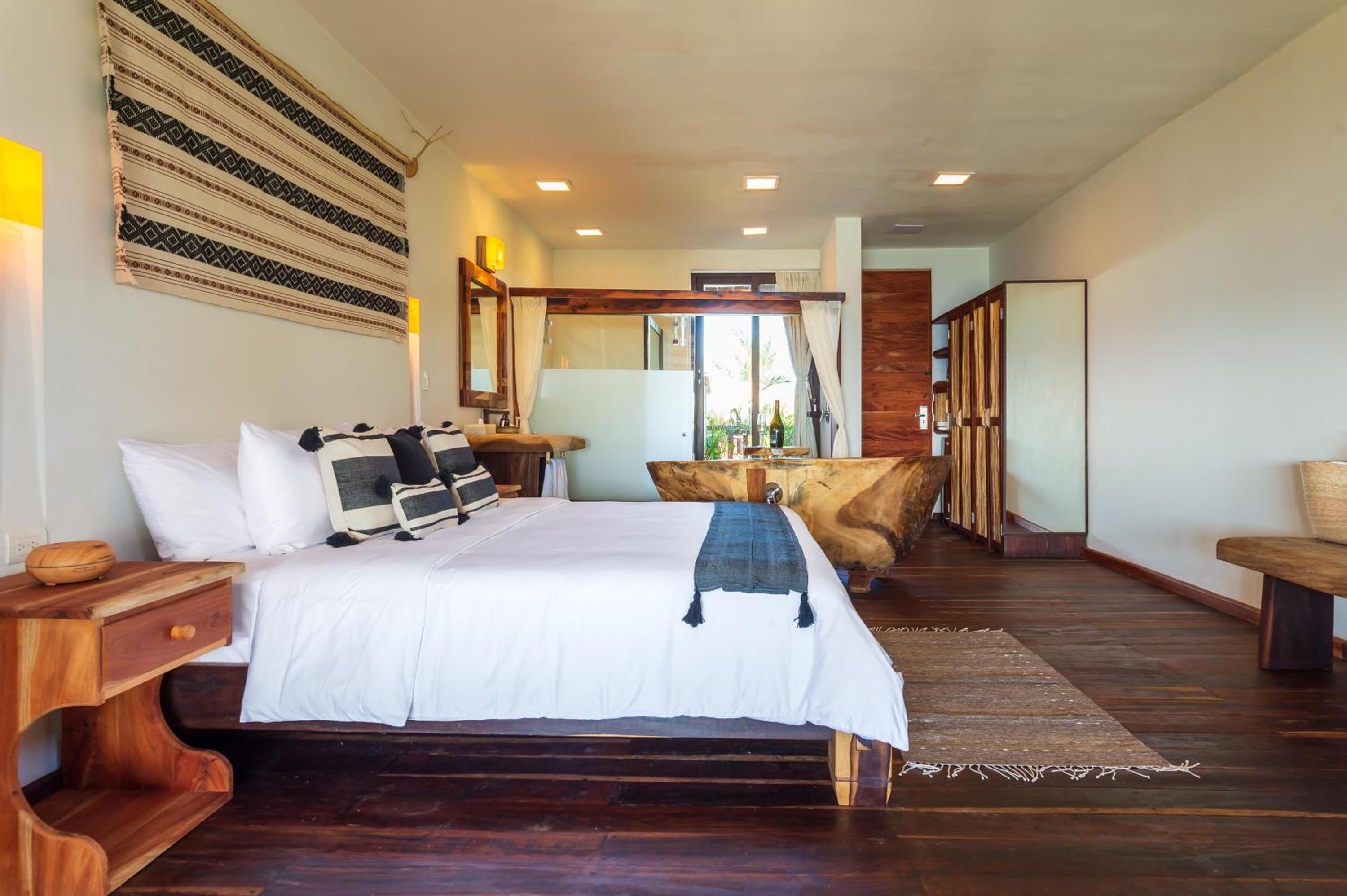 Partial Ocean view Room King 2nd Floor photo 2