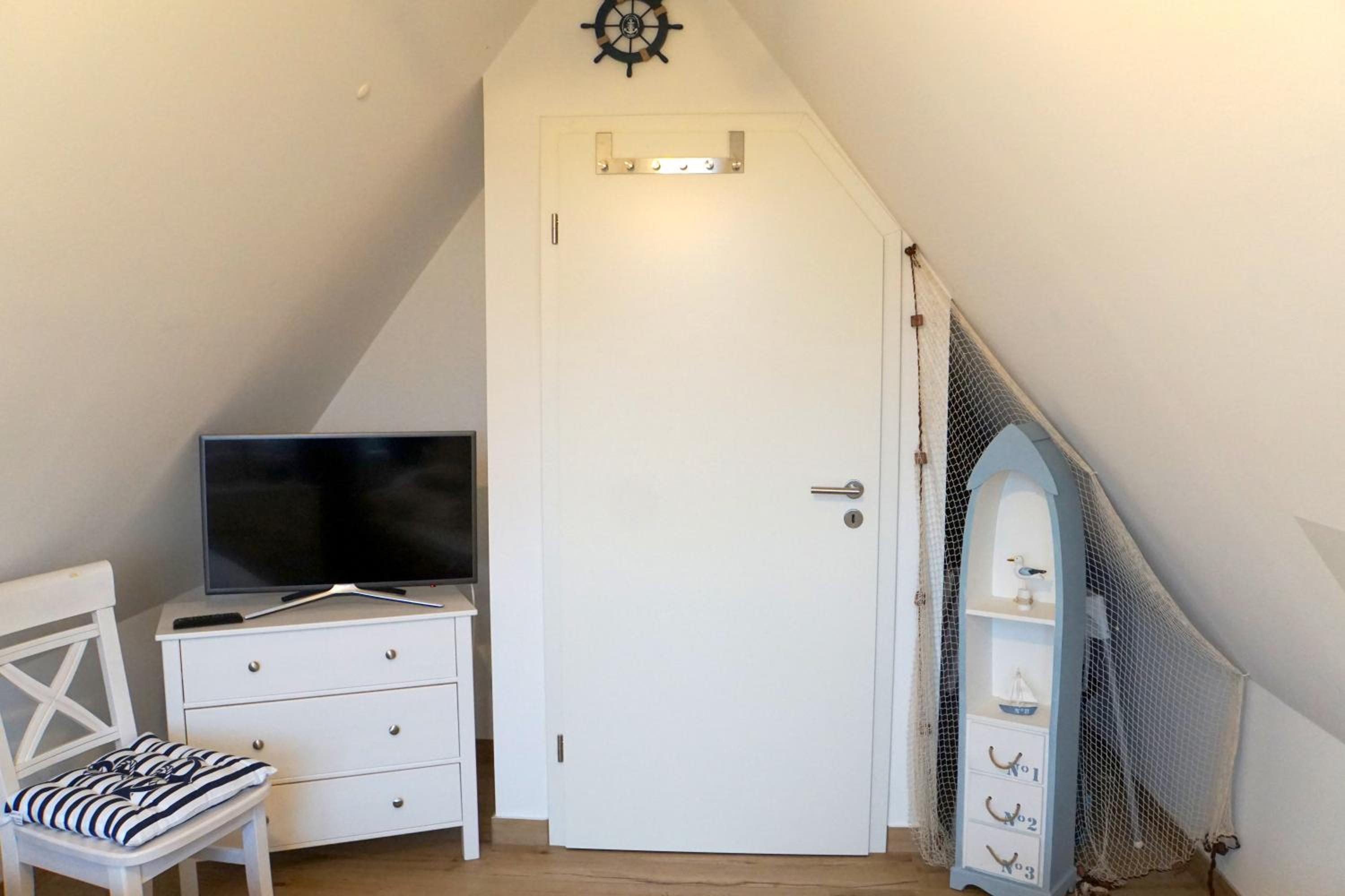 Three-Bedroom House photo 3