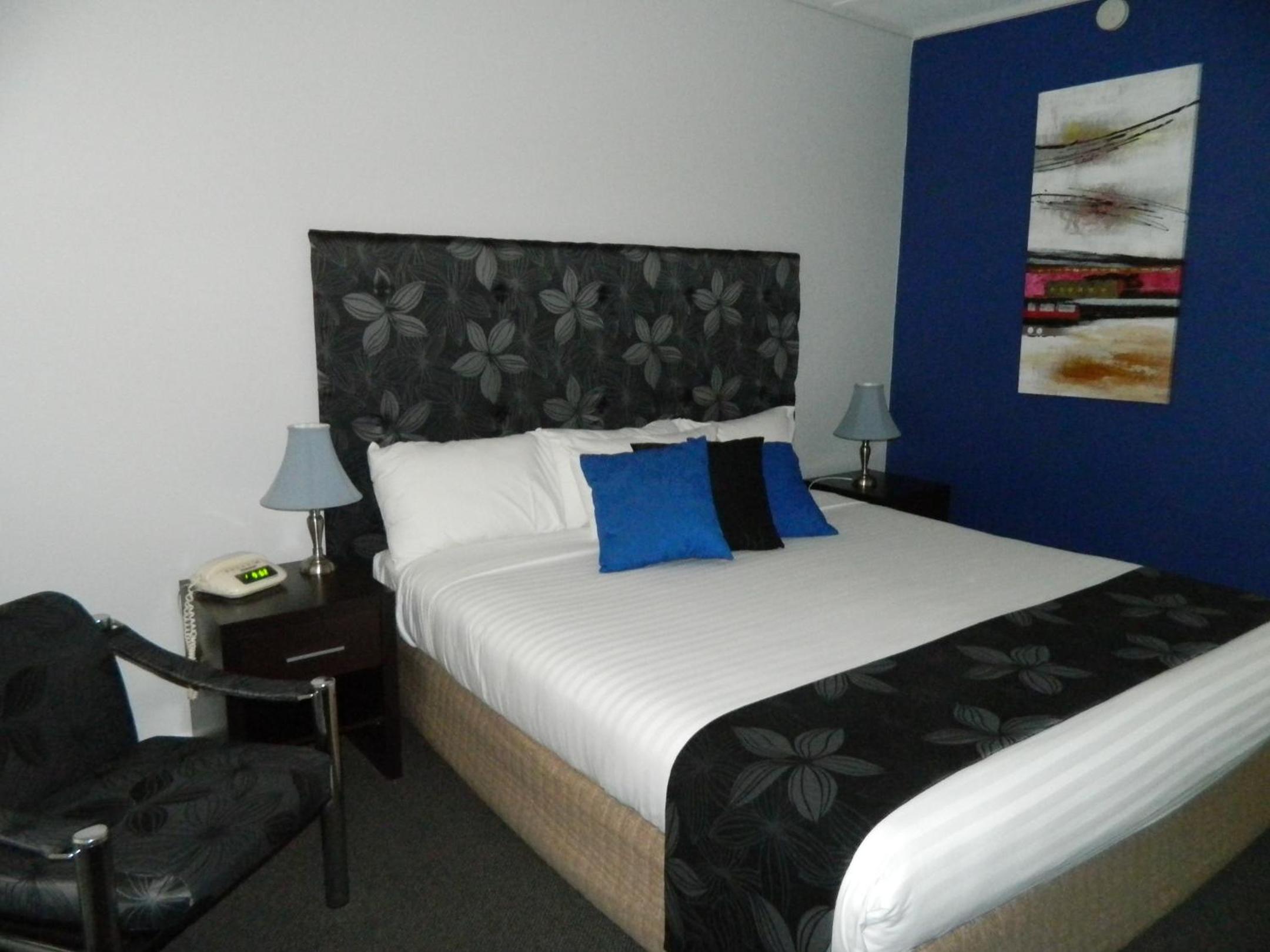 Deluxe King Room - Photo 6