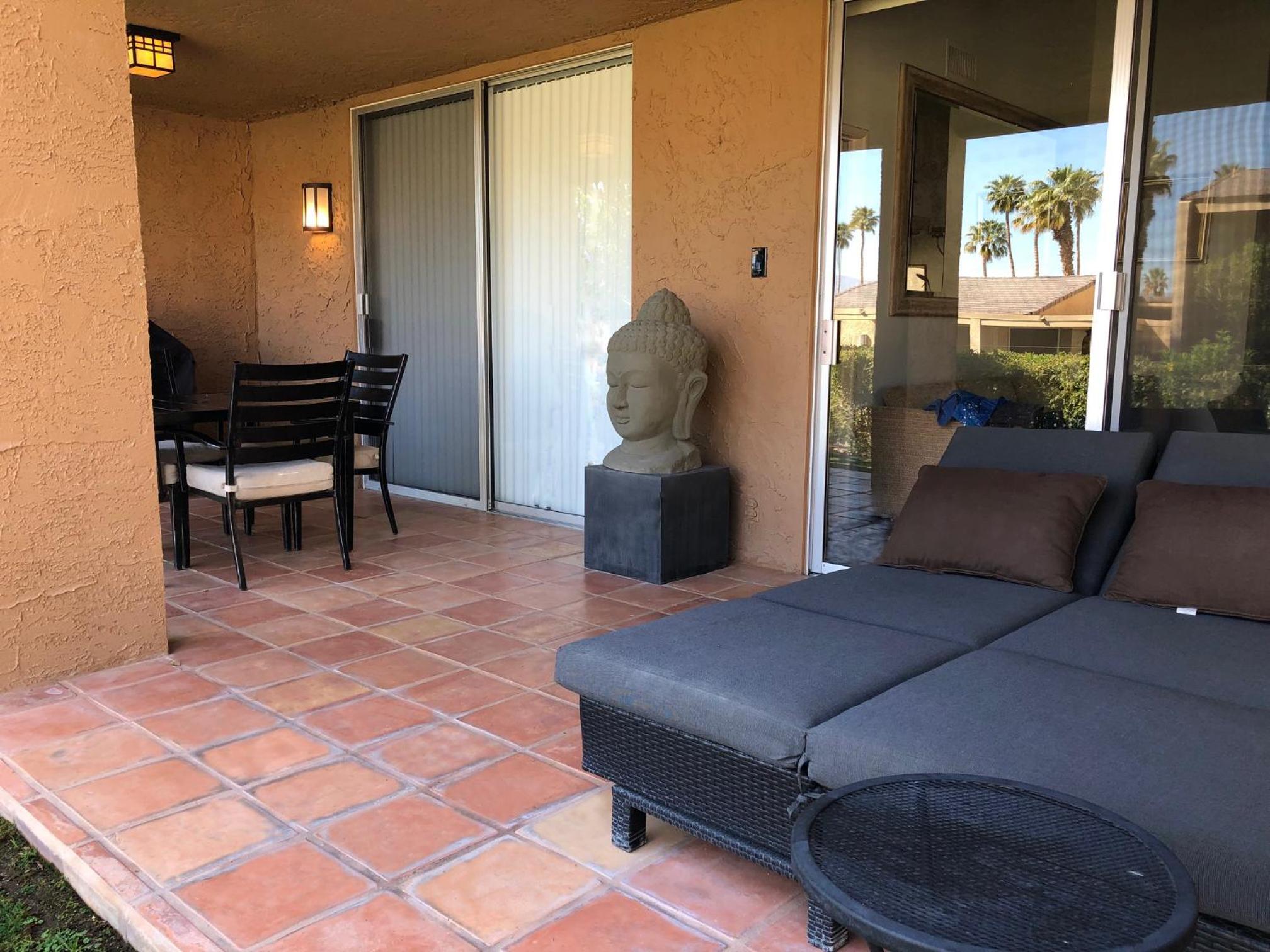 Apartment with Pool View photo 3