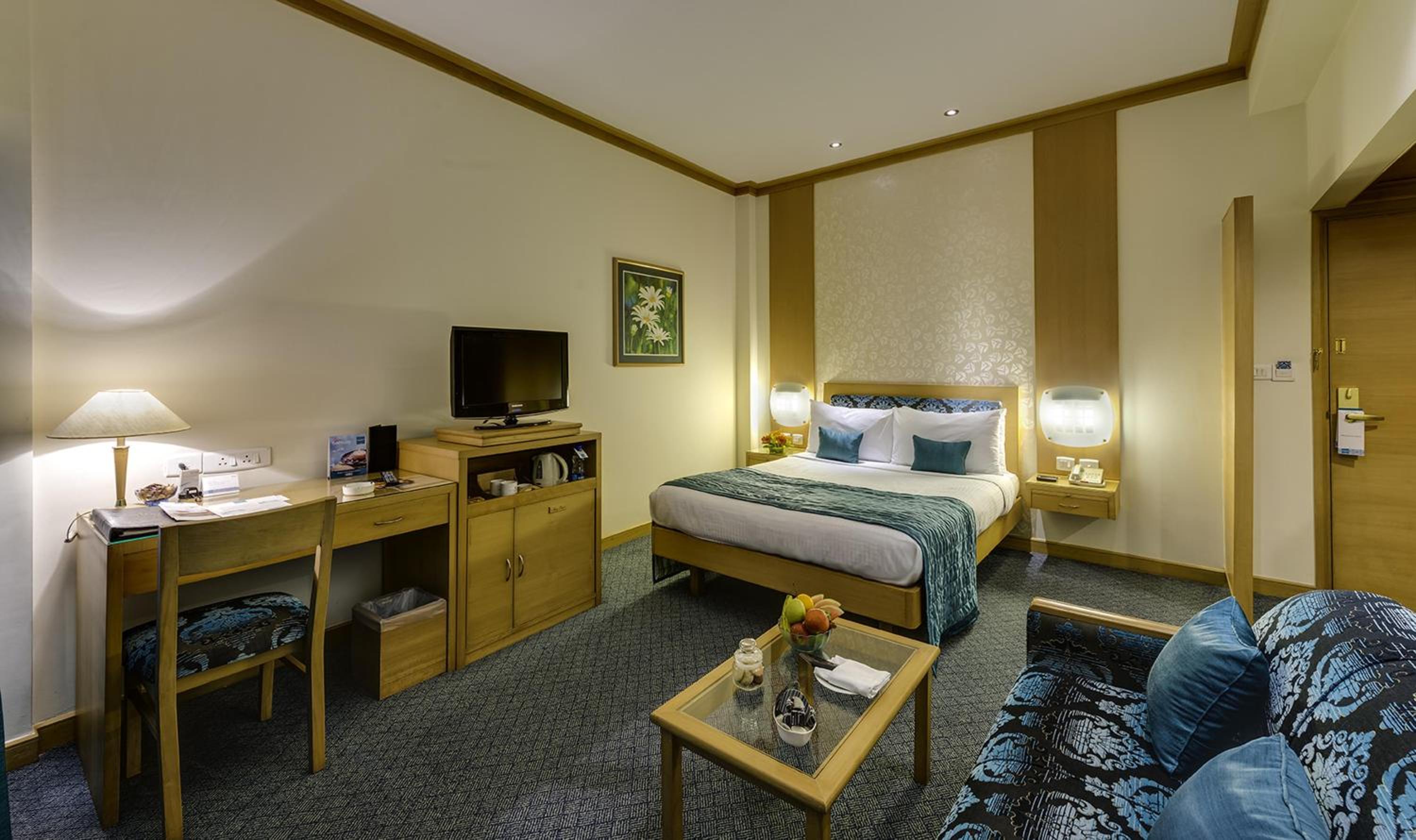 Business Club Room - 10% off on Laundry and Travel desk - Photo 2