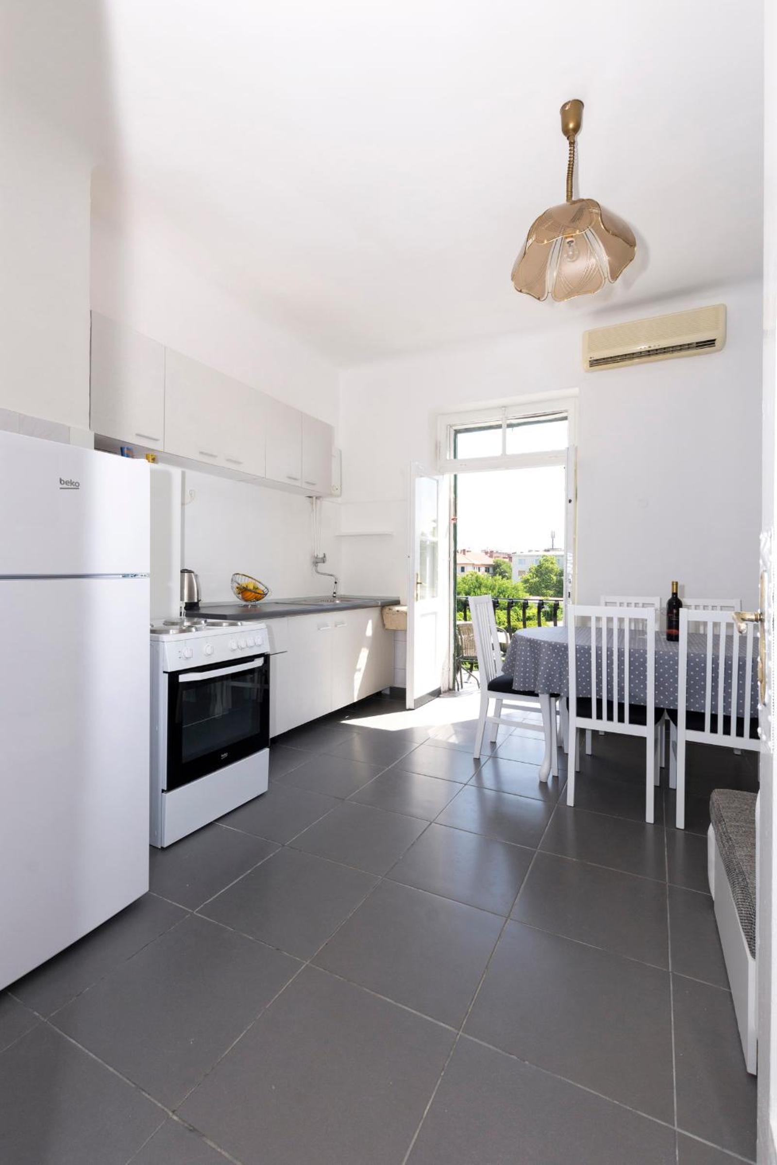Apartment - Photo 3