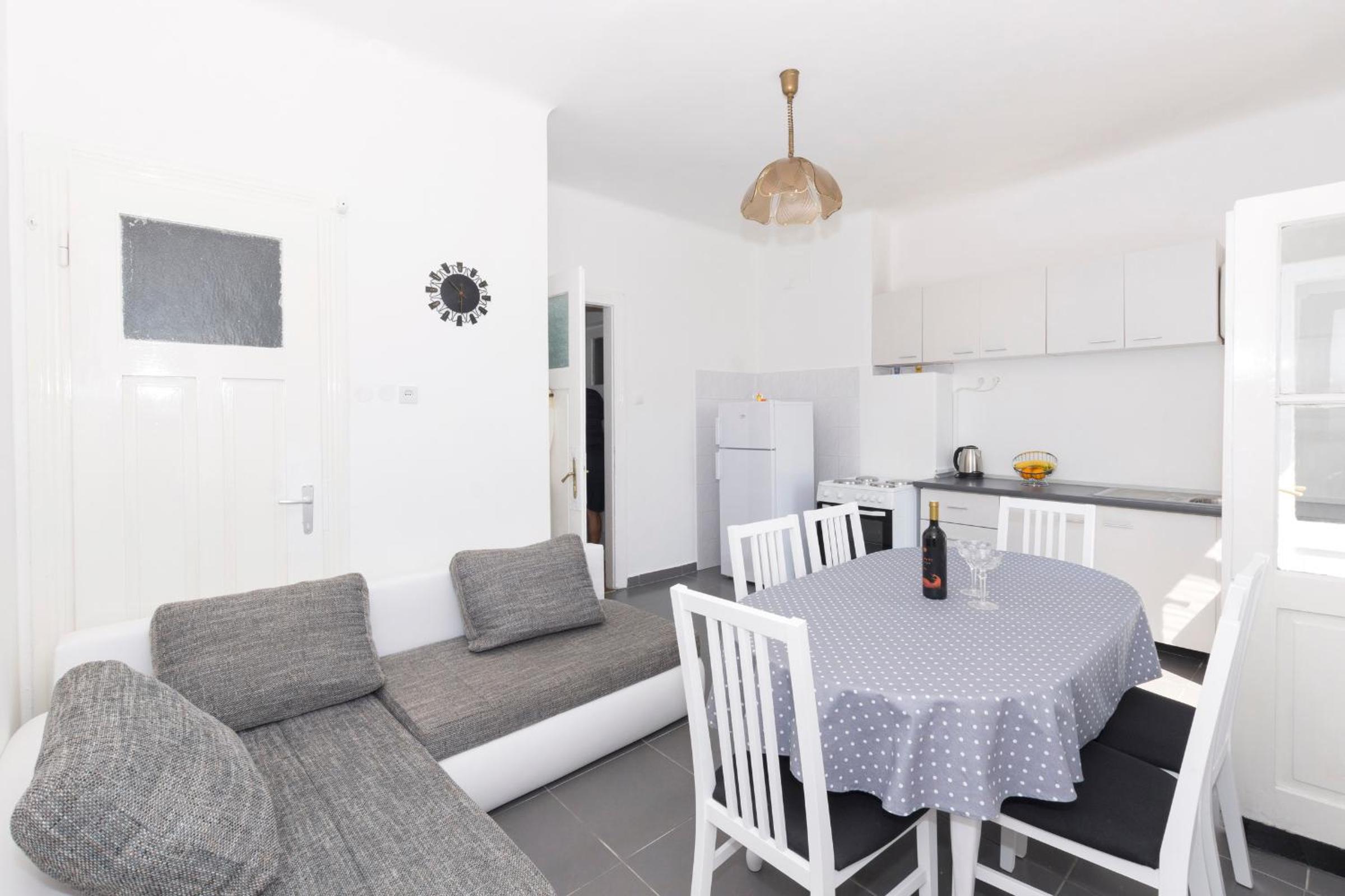 Apartment - Photo 2