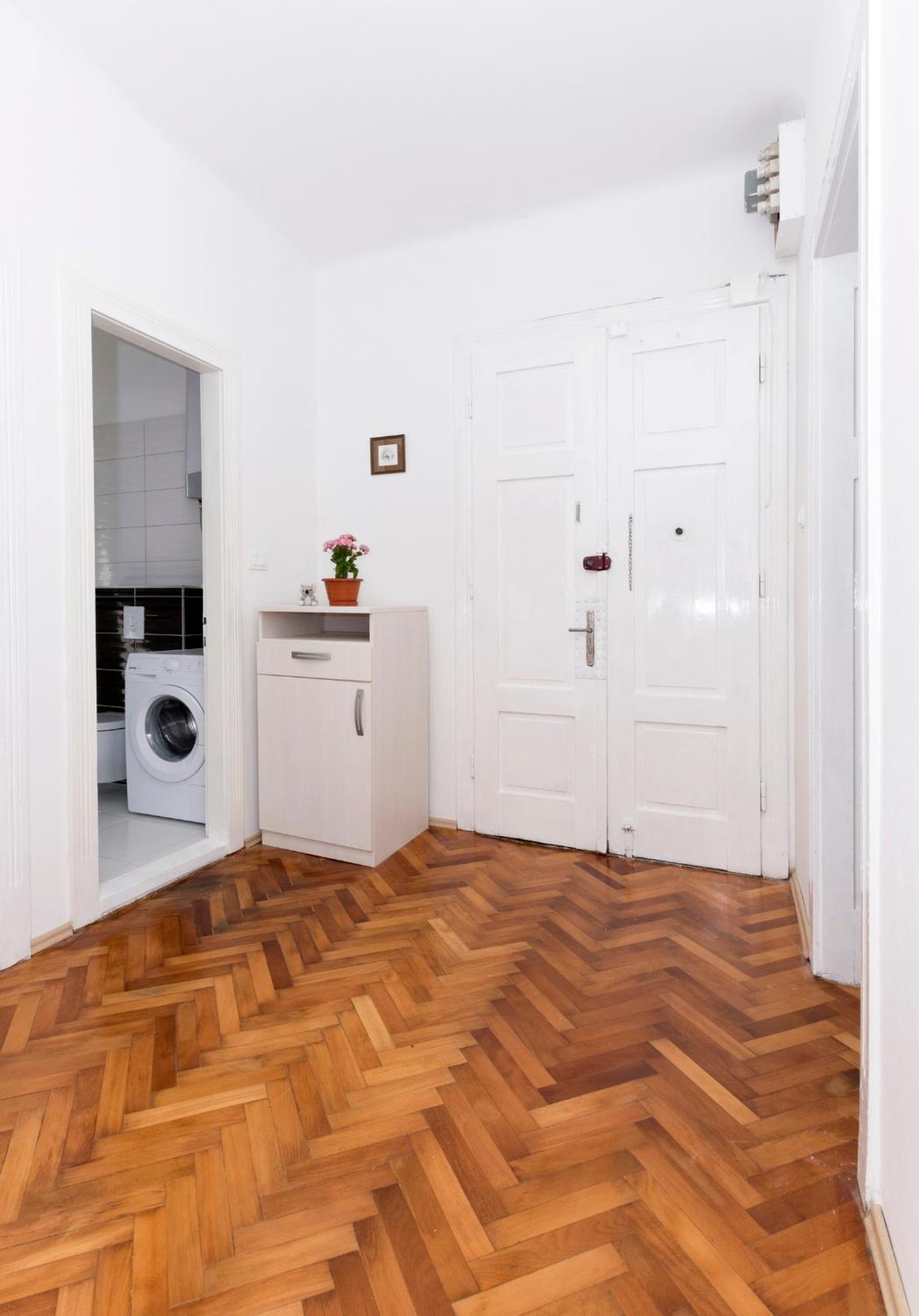 Apartment - Photo 8