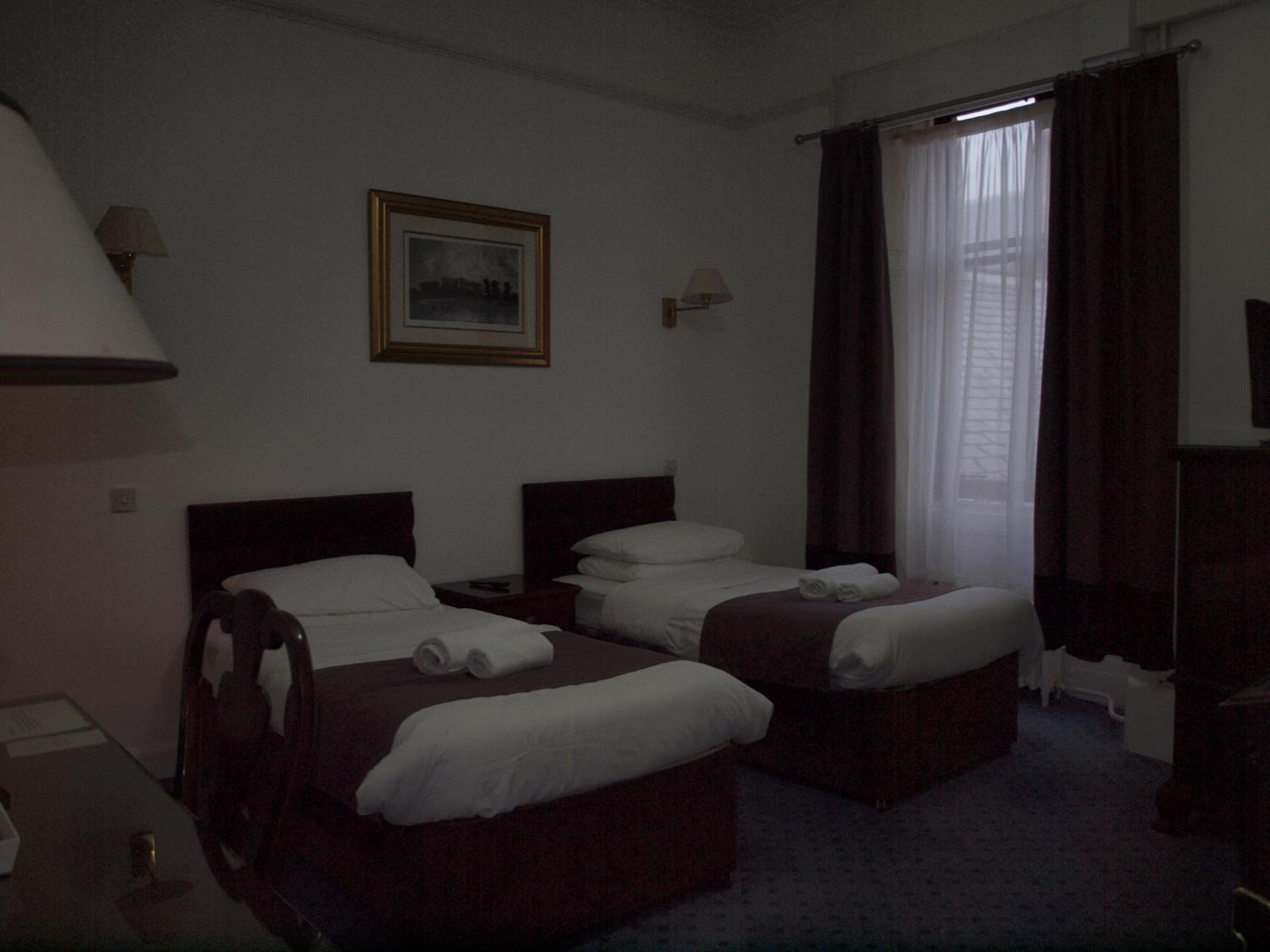 Twin Room - Photo 7