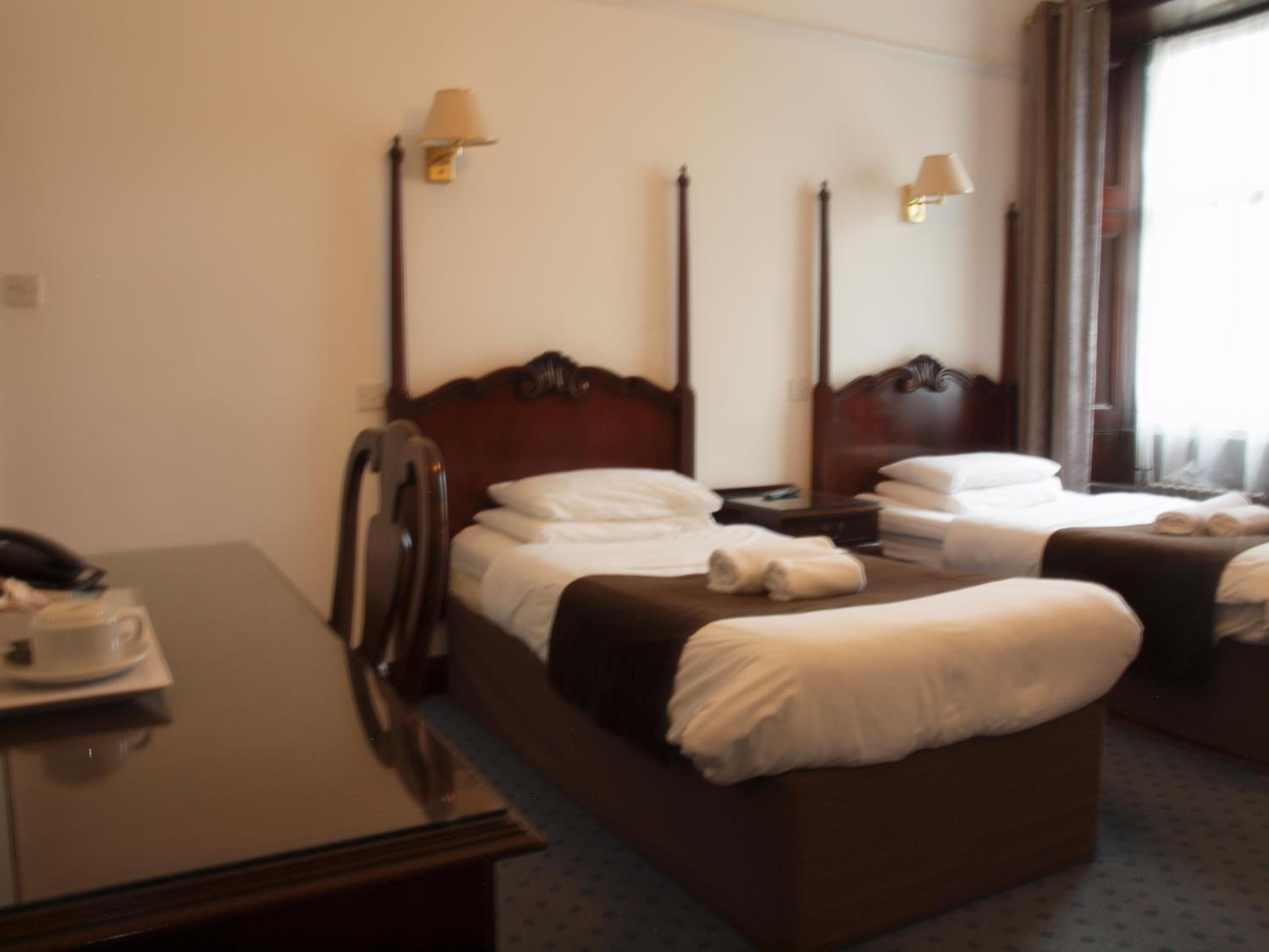 Twin Room - Photo 6
