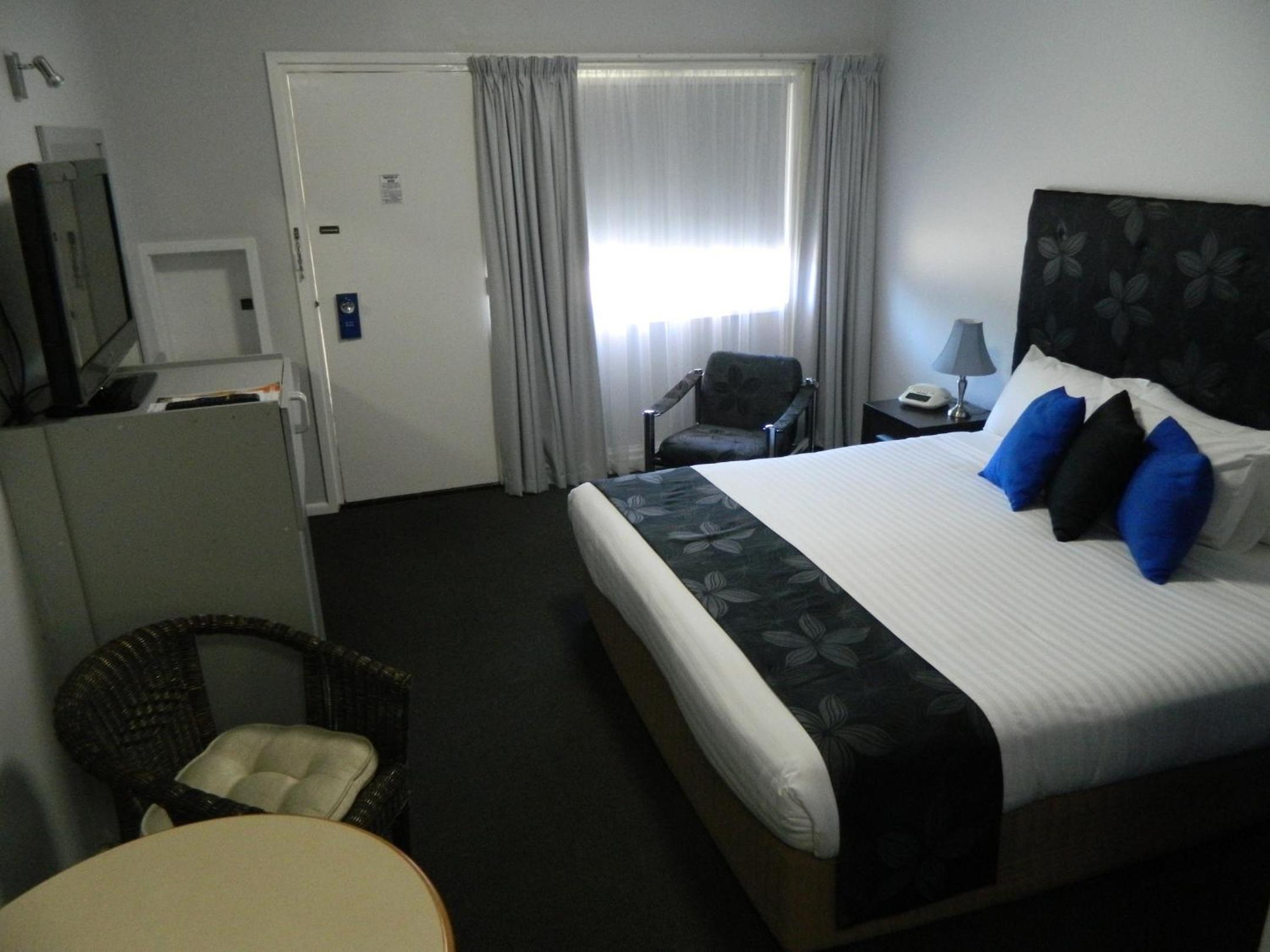 Deluxe King Room - Photo 5