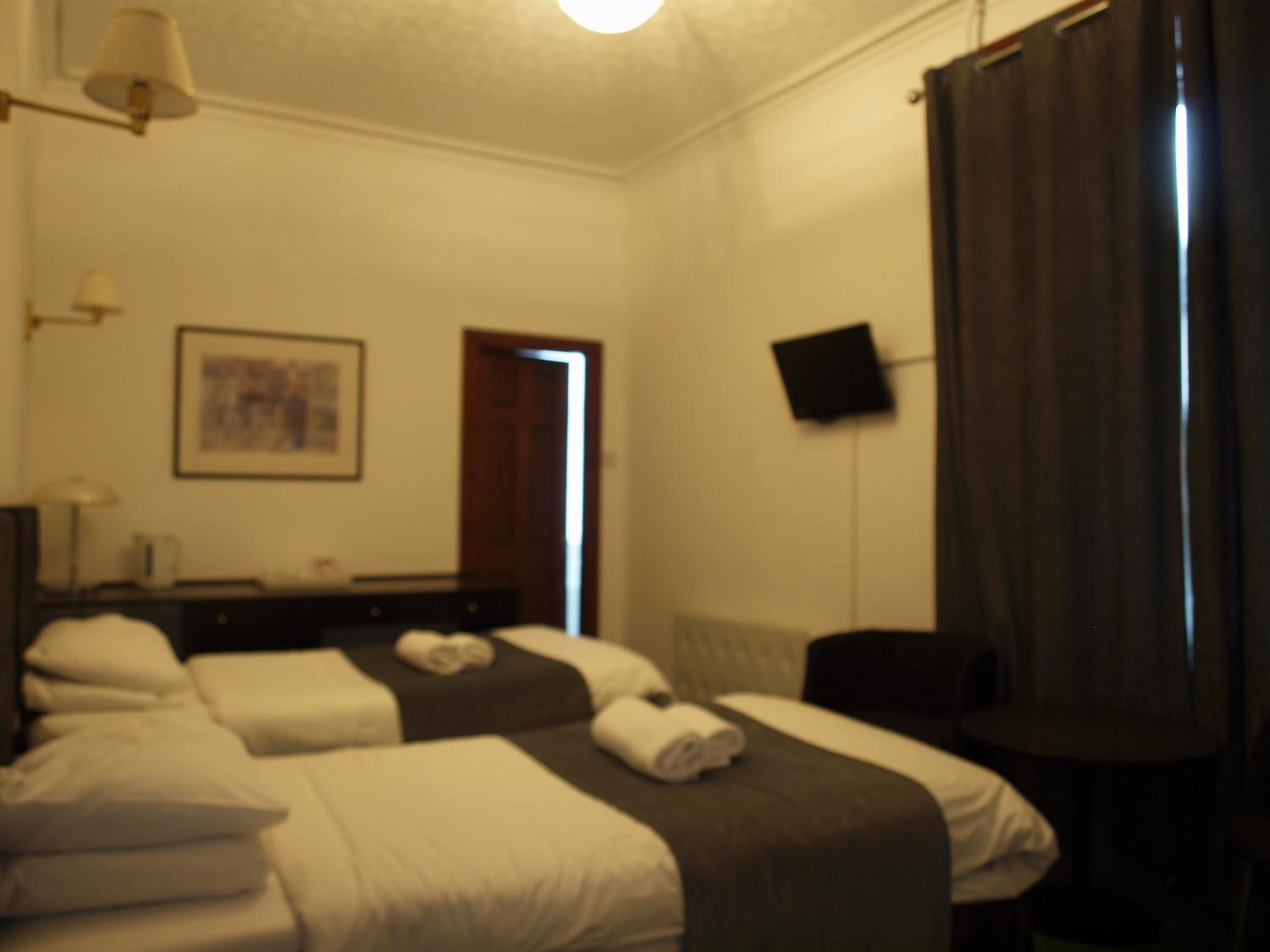 Twin Room - Photo 4