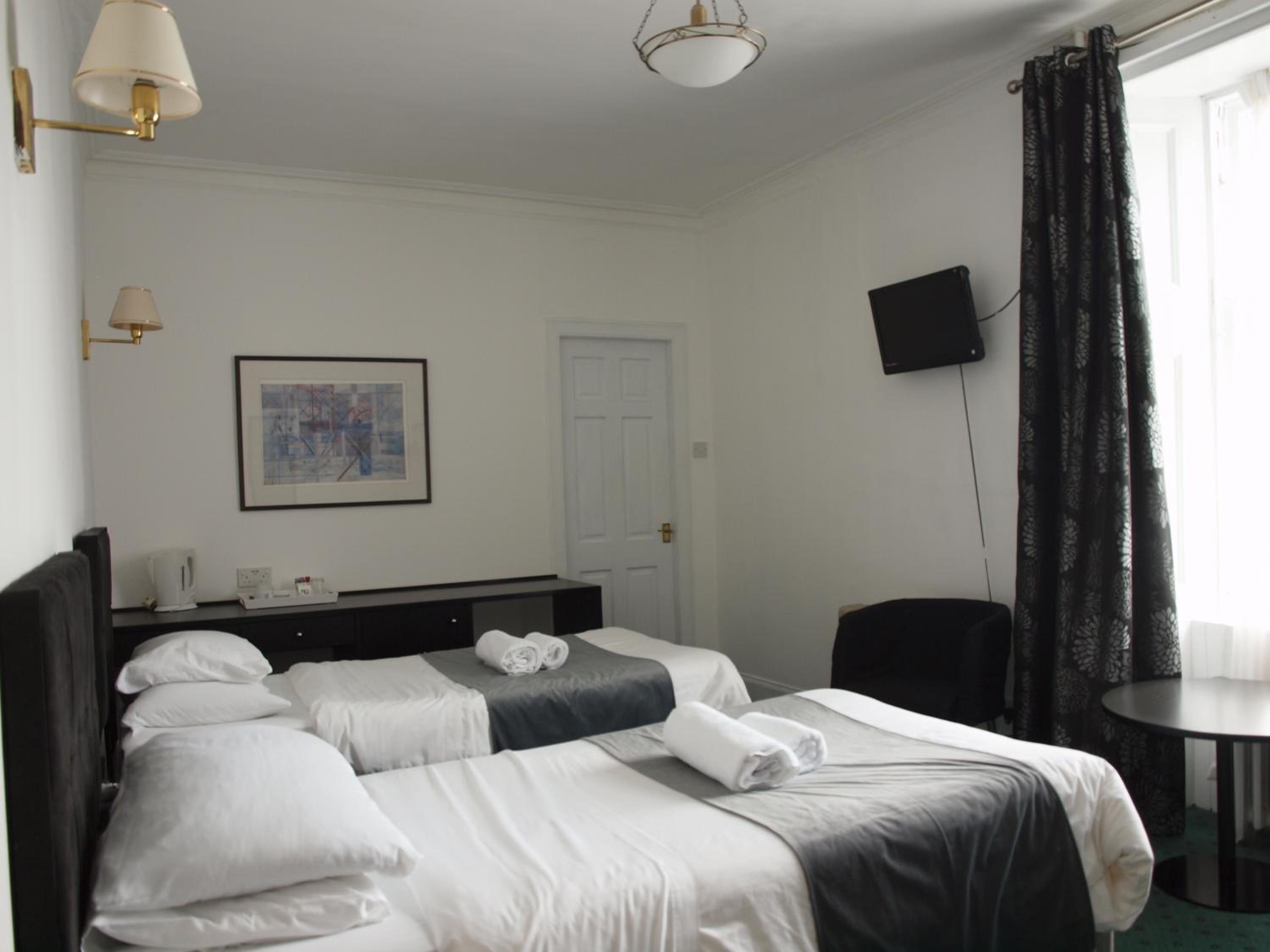Twin Room - Photo 2