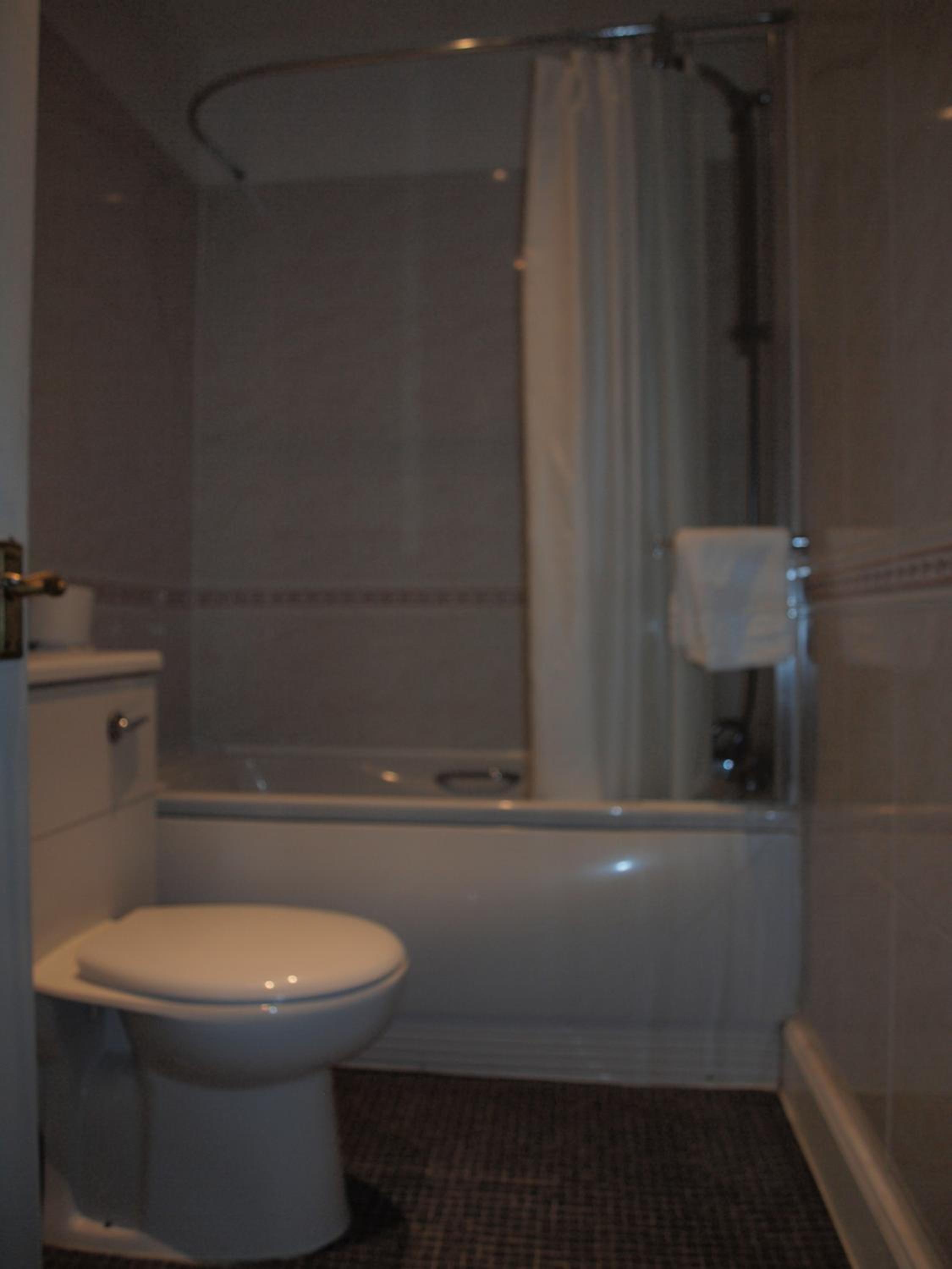 Twin Room - Photo 3