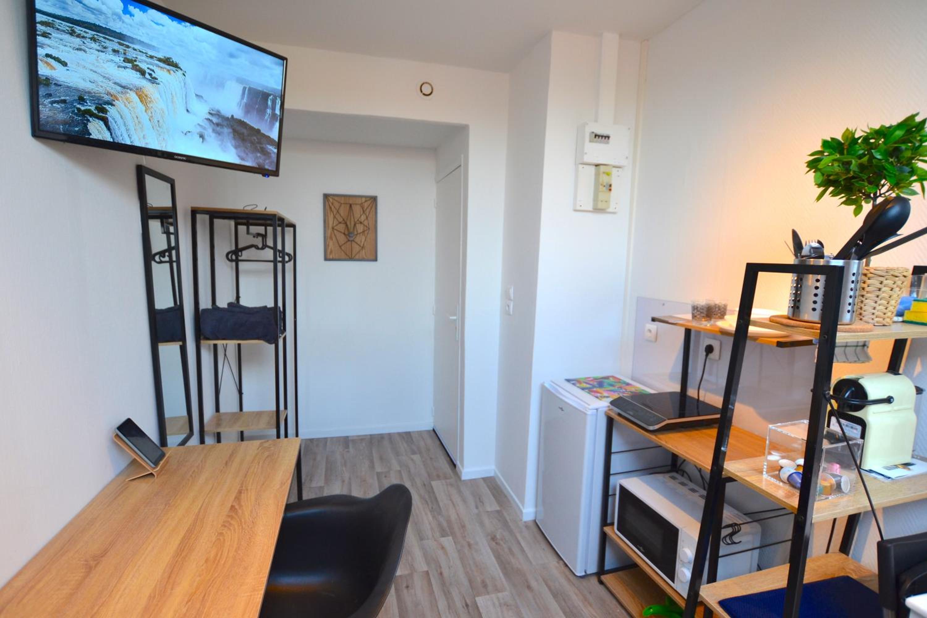 Double Room - Photo 9