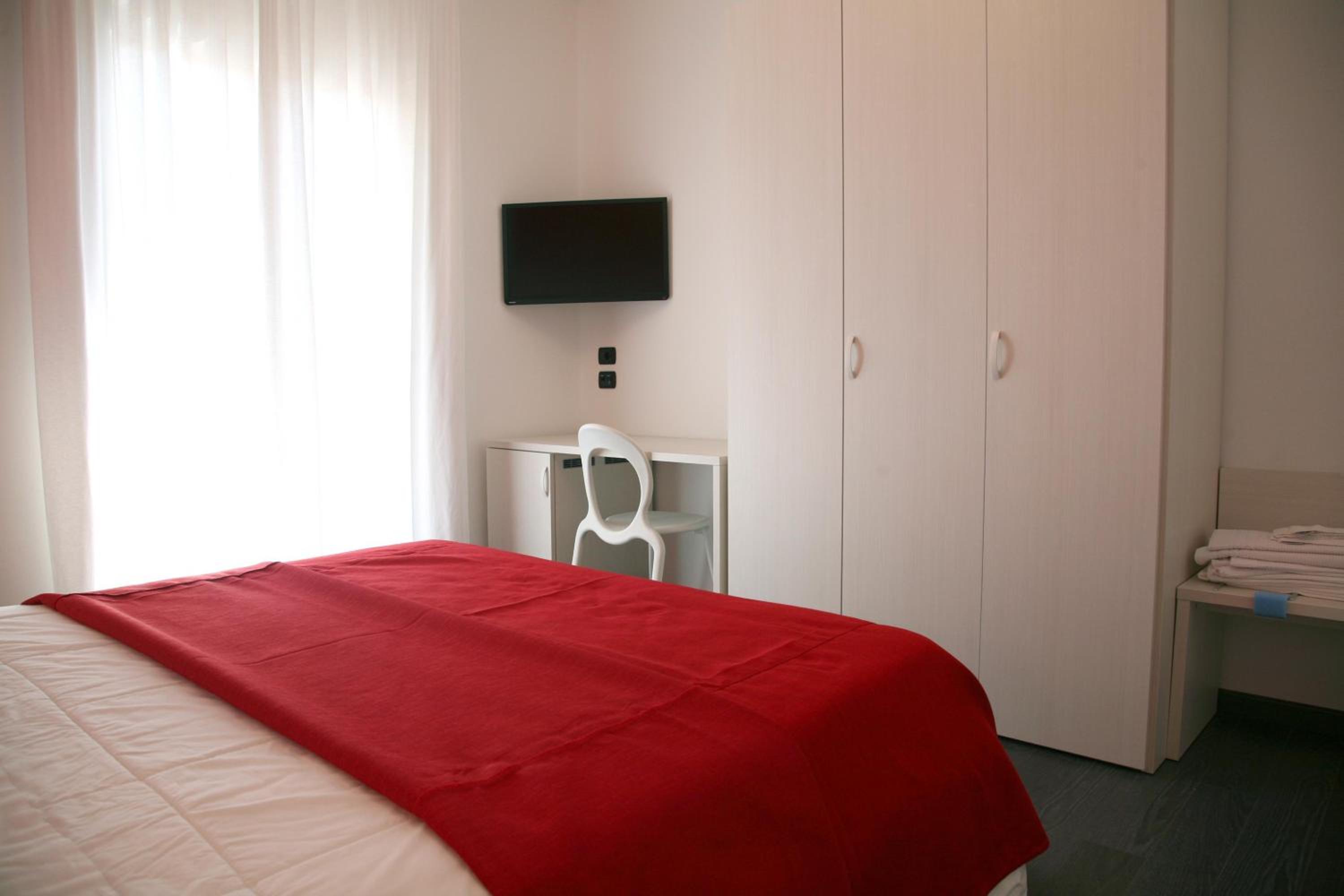 Quadruple Family Room with Private Bathroom and Balcony photo 2