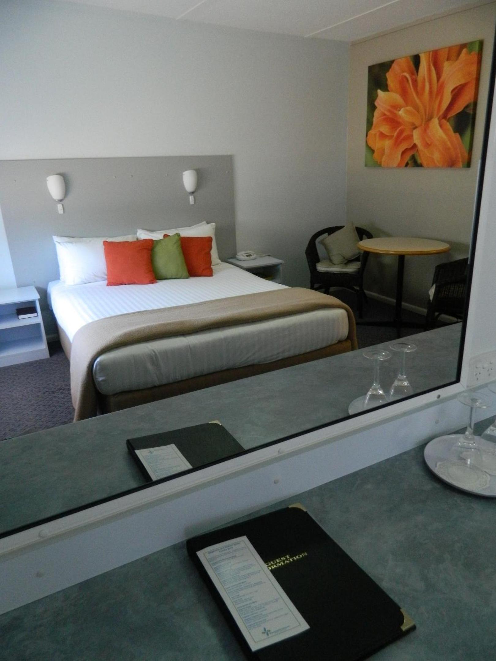 Two-Bedroom Suite - Photo 8