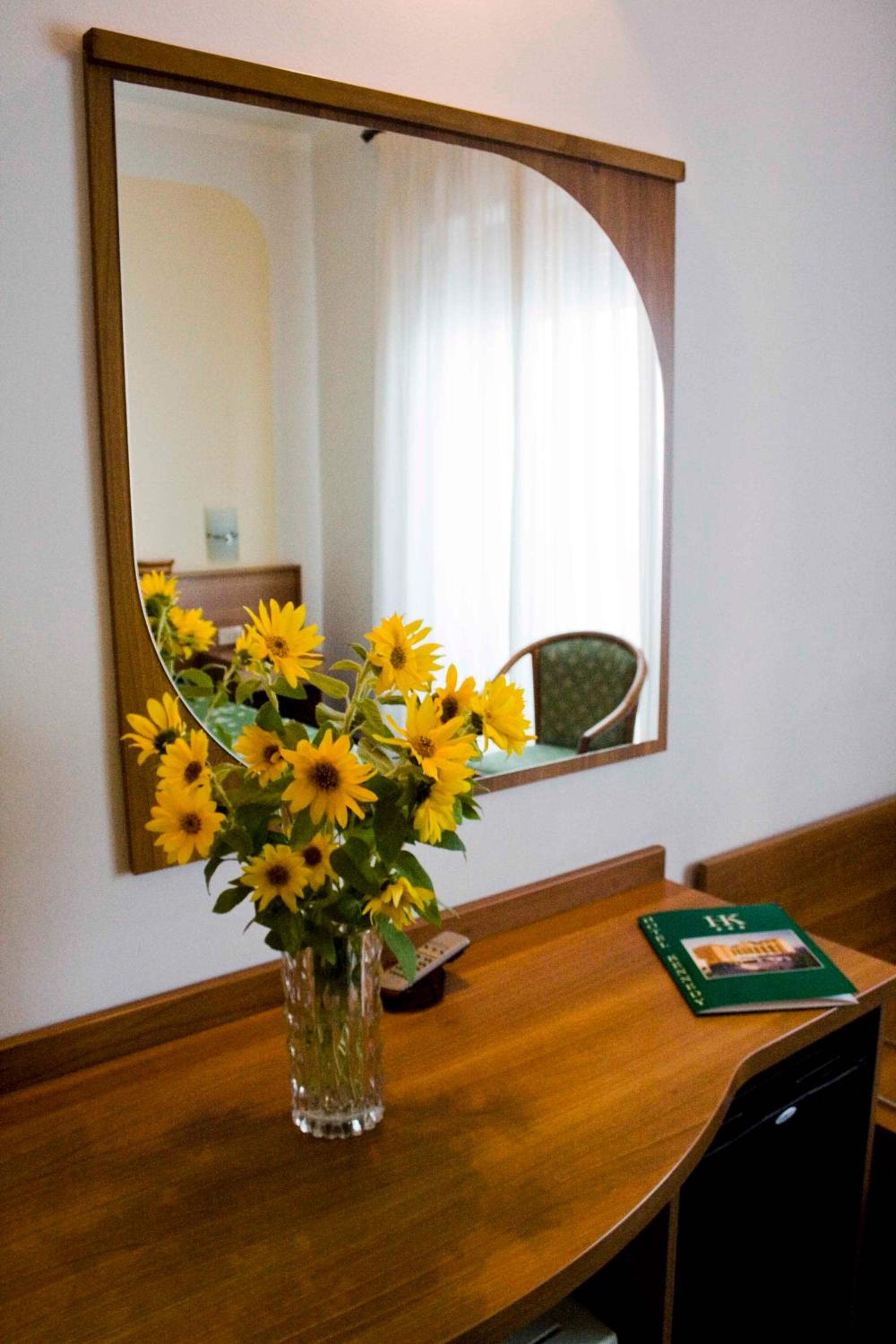 Standard Double or Twin Room - Photo 2