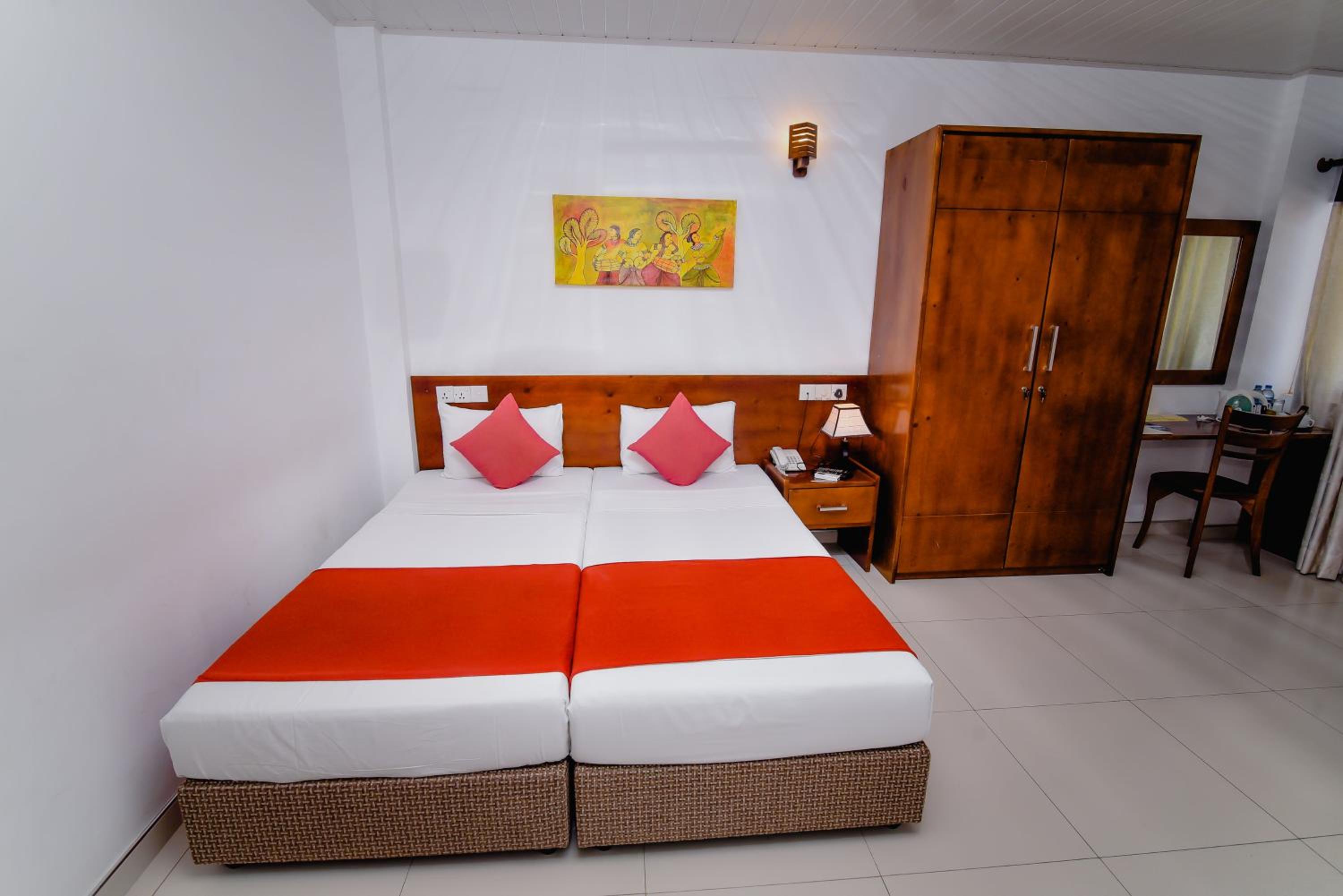 Deluxe Double or Twin Room photo 3