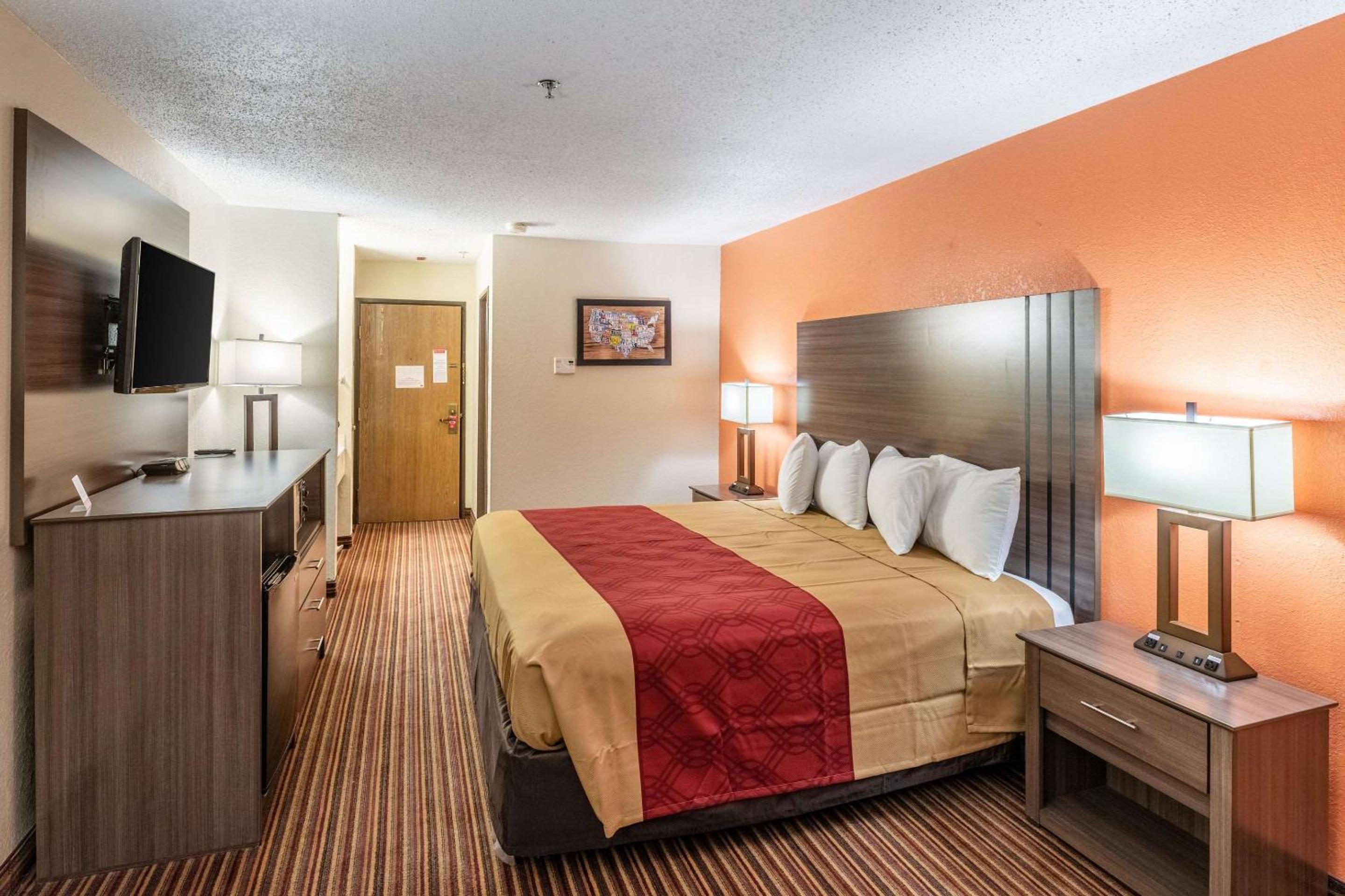 King Room - Non-Smoking - Photo 1
