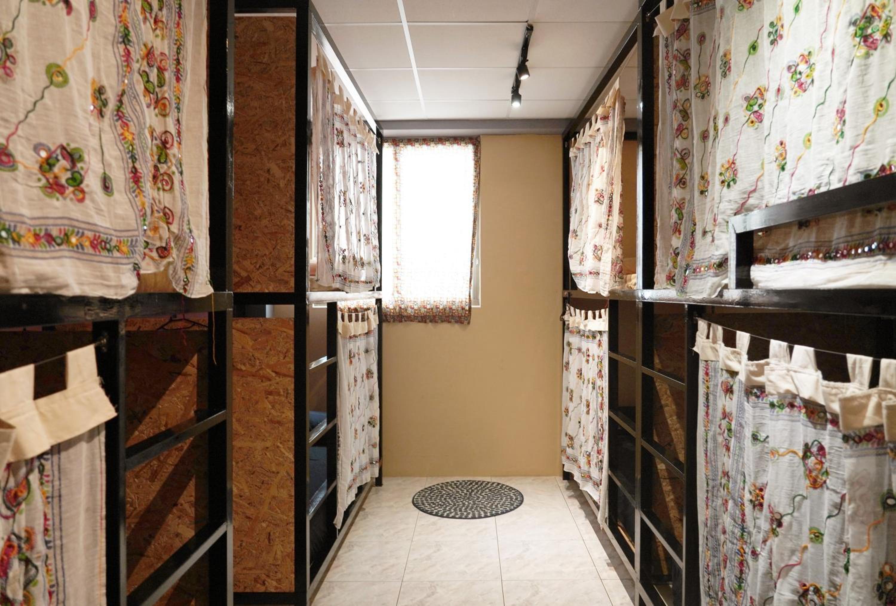Bed in 8-Bed Dormitory Room photo 3