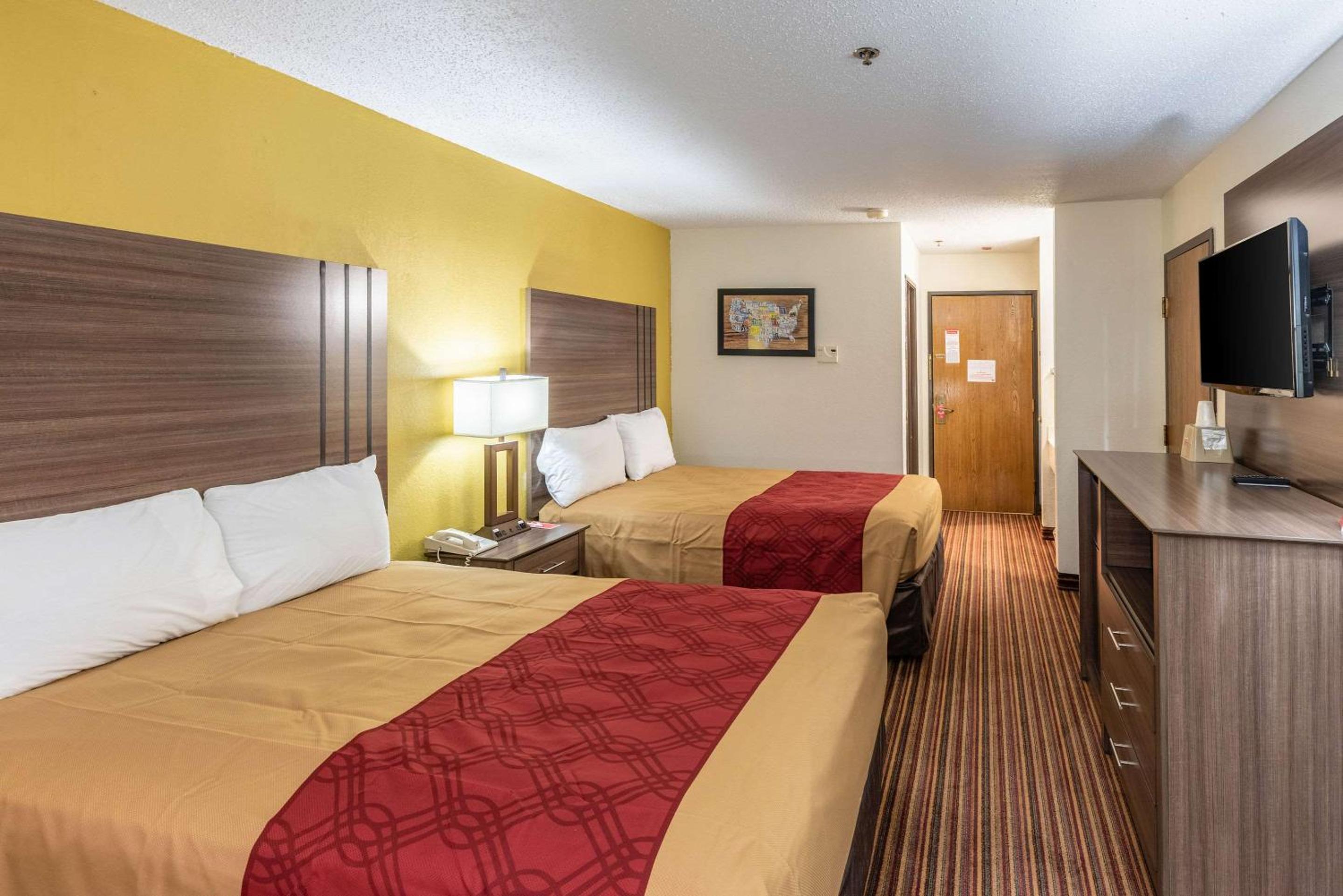 Double Room with Two Double Beds - Non-Smoking - Photo 4