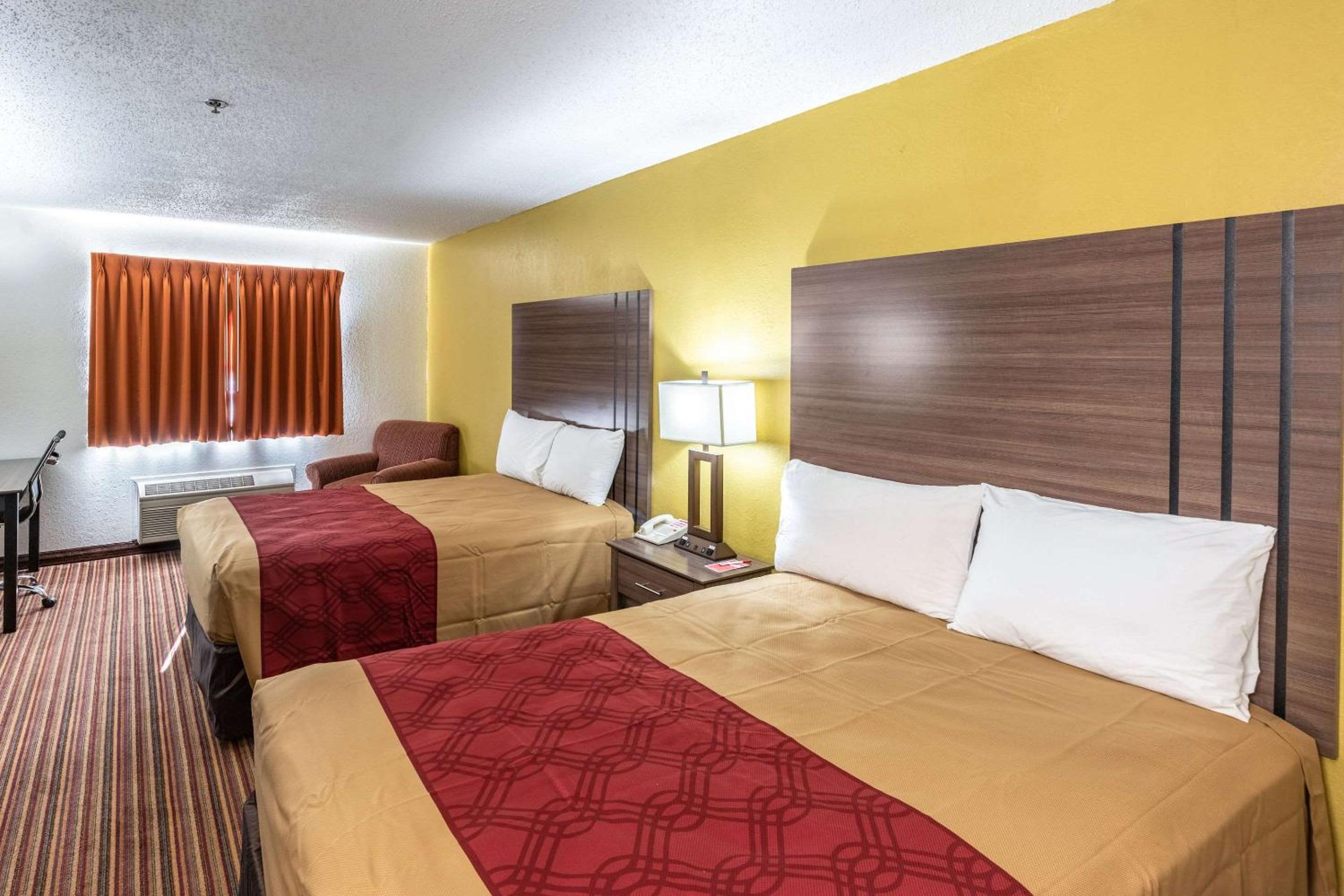 Double Room with Two Double Beds - Non-Smoking - Photo 3