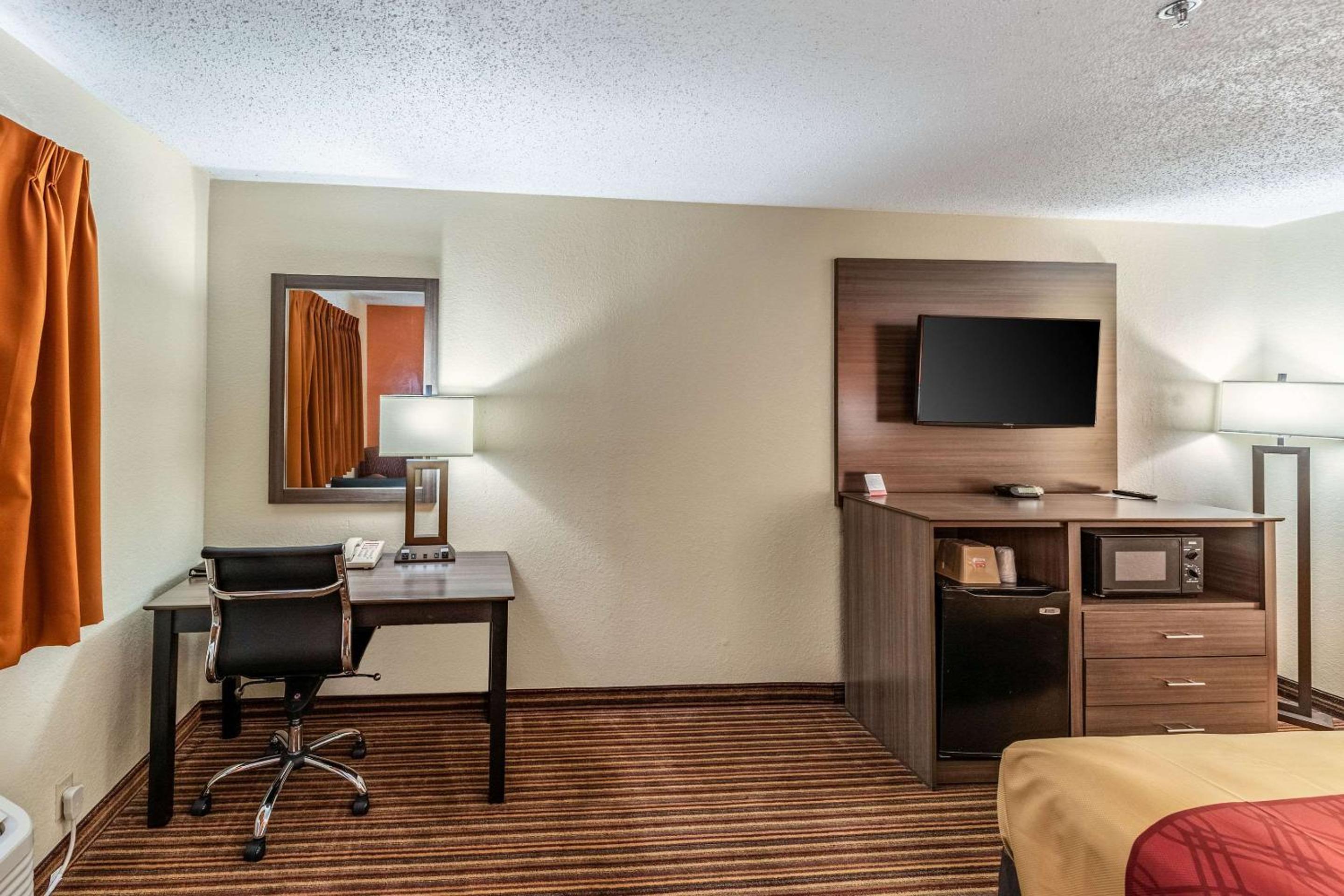 King Room - Non-Smoking - Photo 2