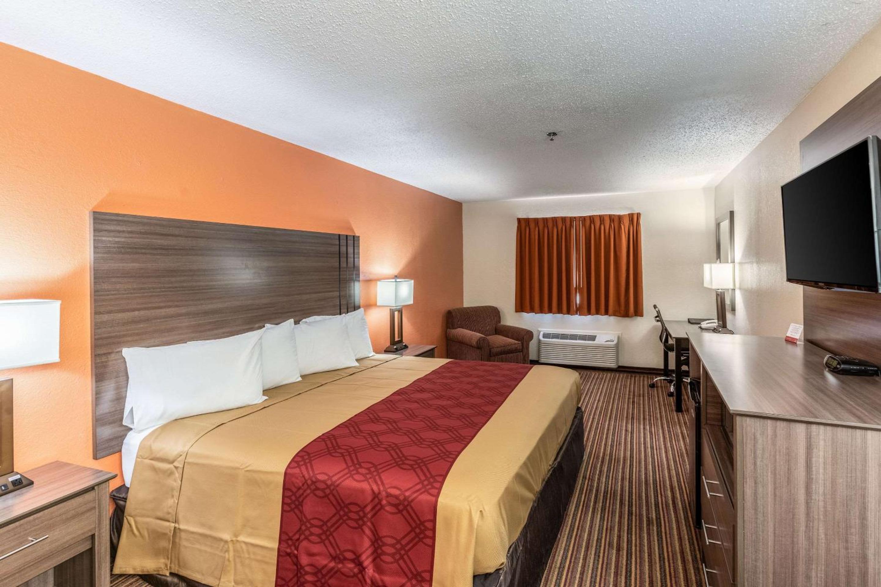 King Room - Non-Smoking - Photo 3