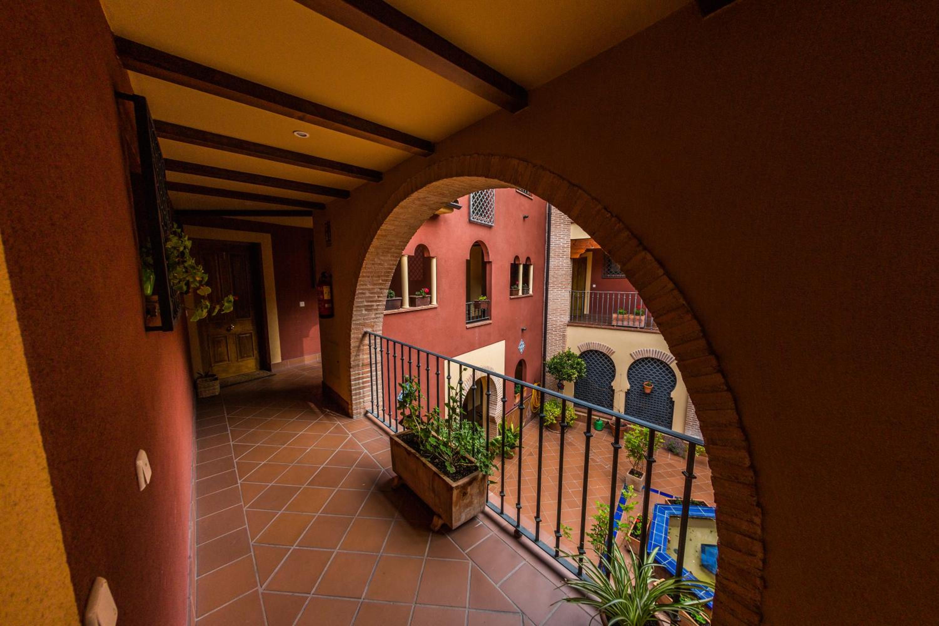Apartment with Balcony - Photo 11