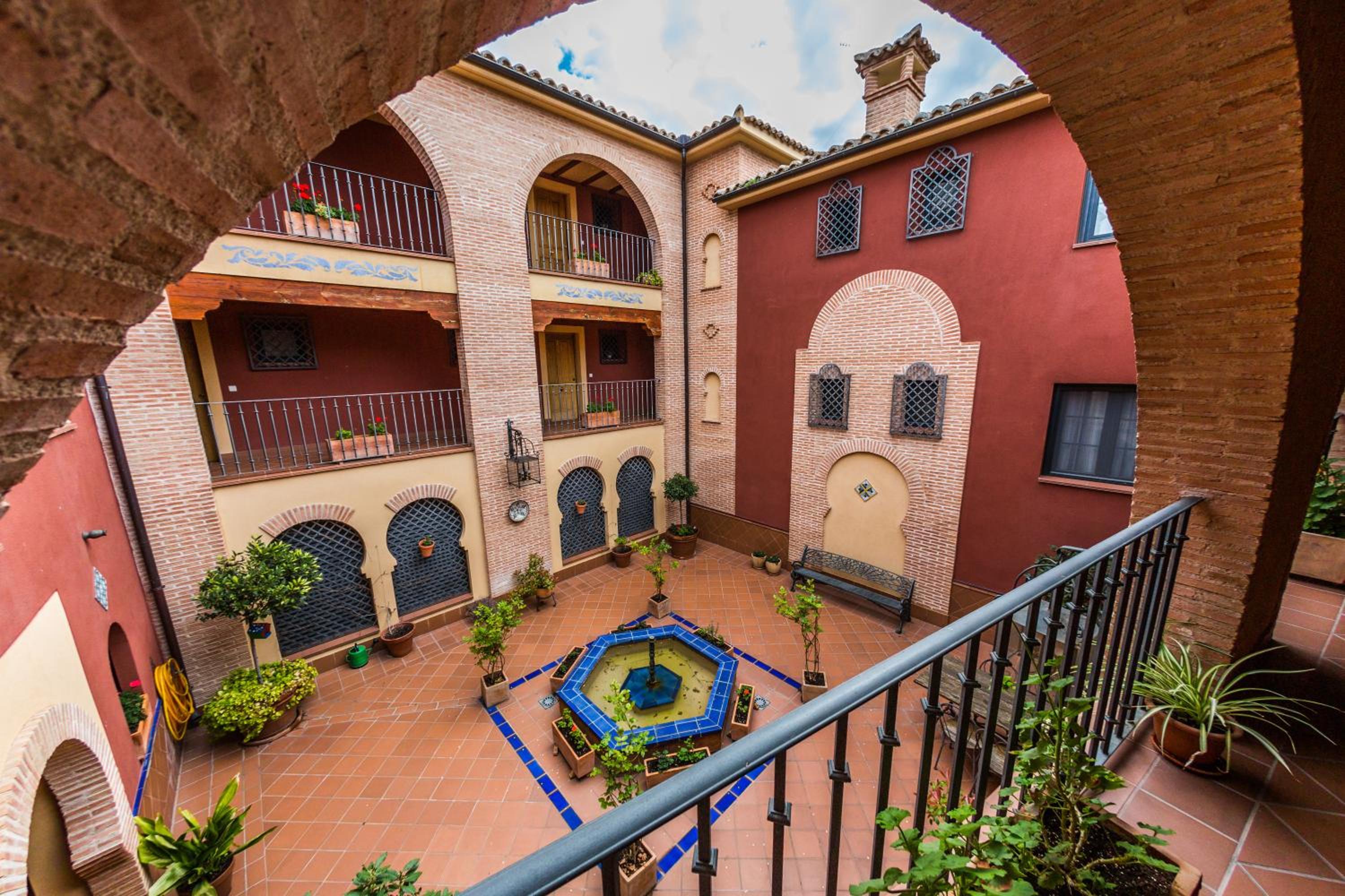Apartment with Balcony - Photo 10