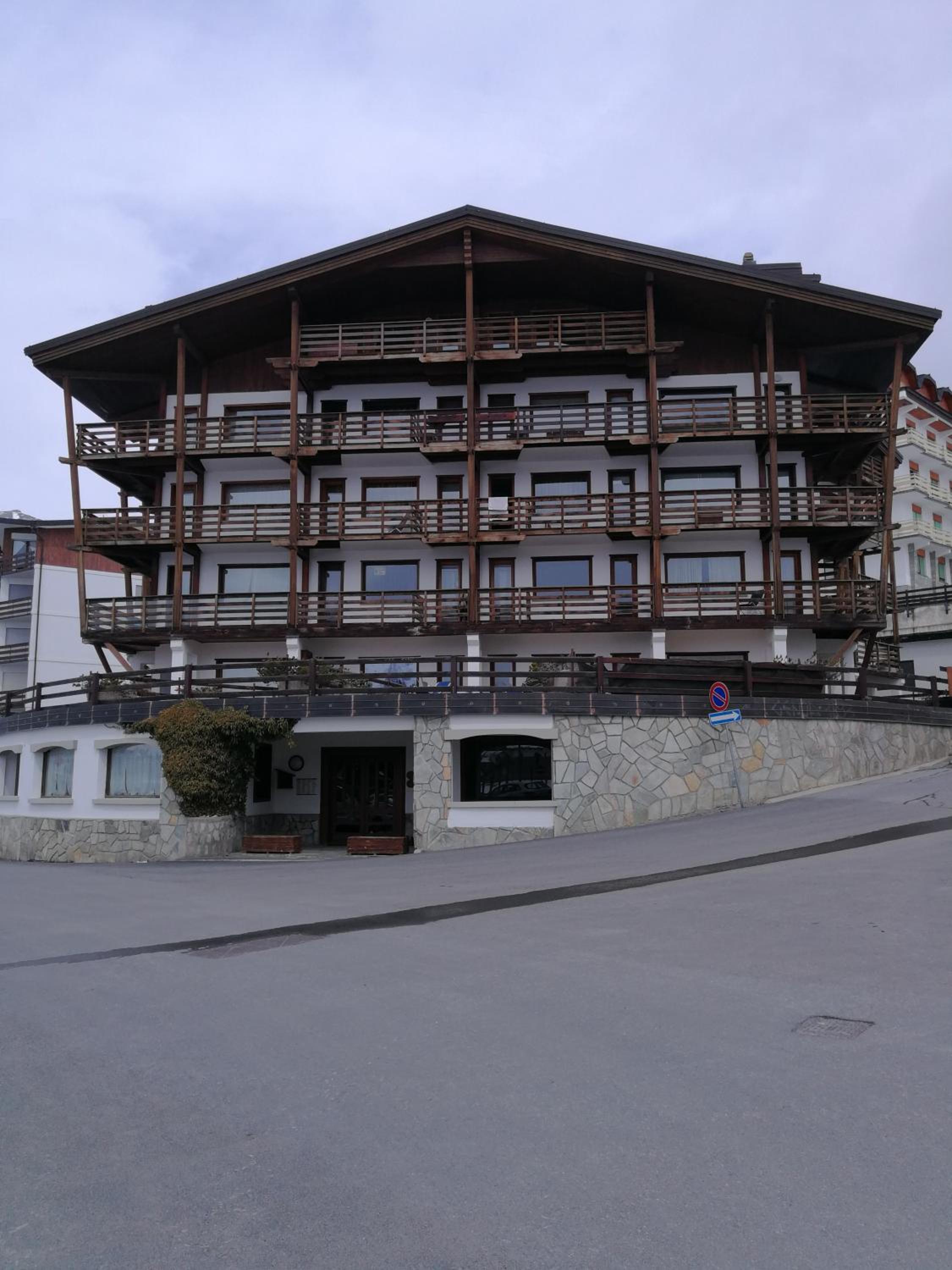 Apartment with Mountain View photo 2