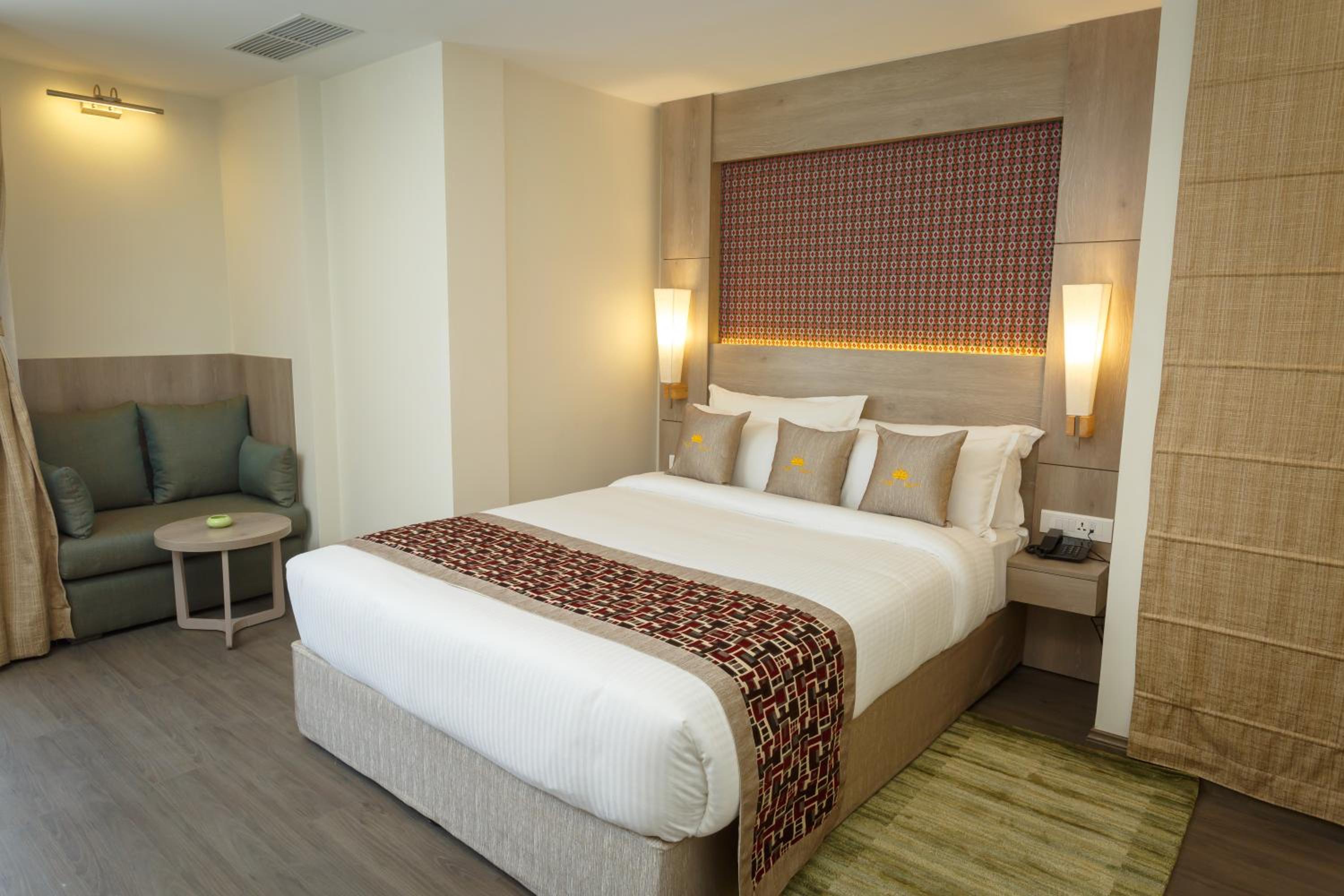 Deluxe Double Room with Bathtub photo 2