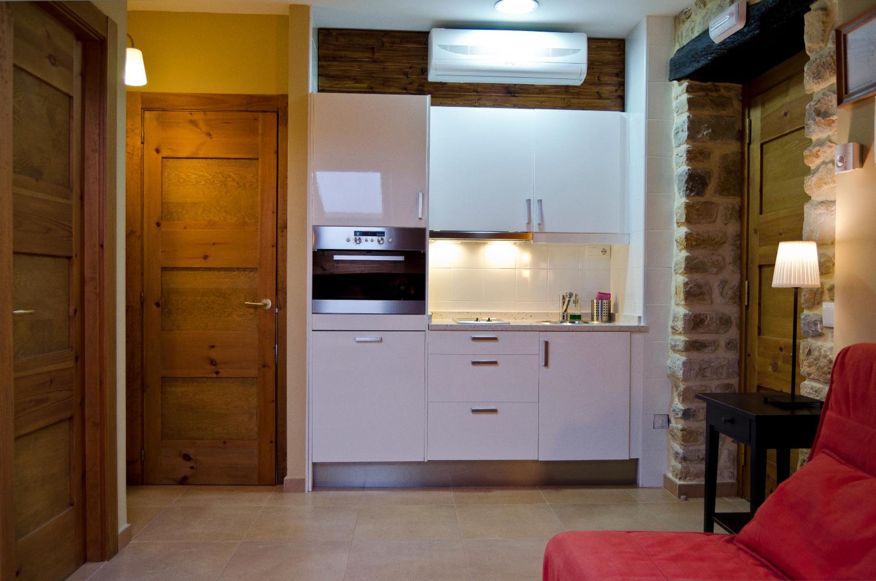 One-Bedroom Apartment (3 Adults) - Attic photo 2