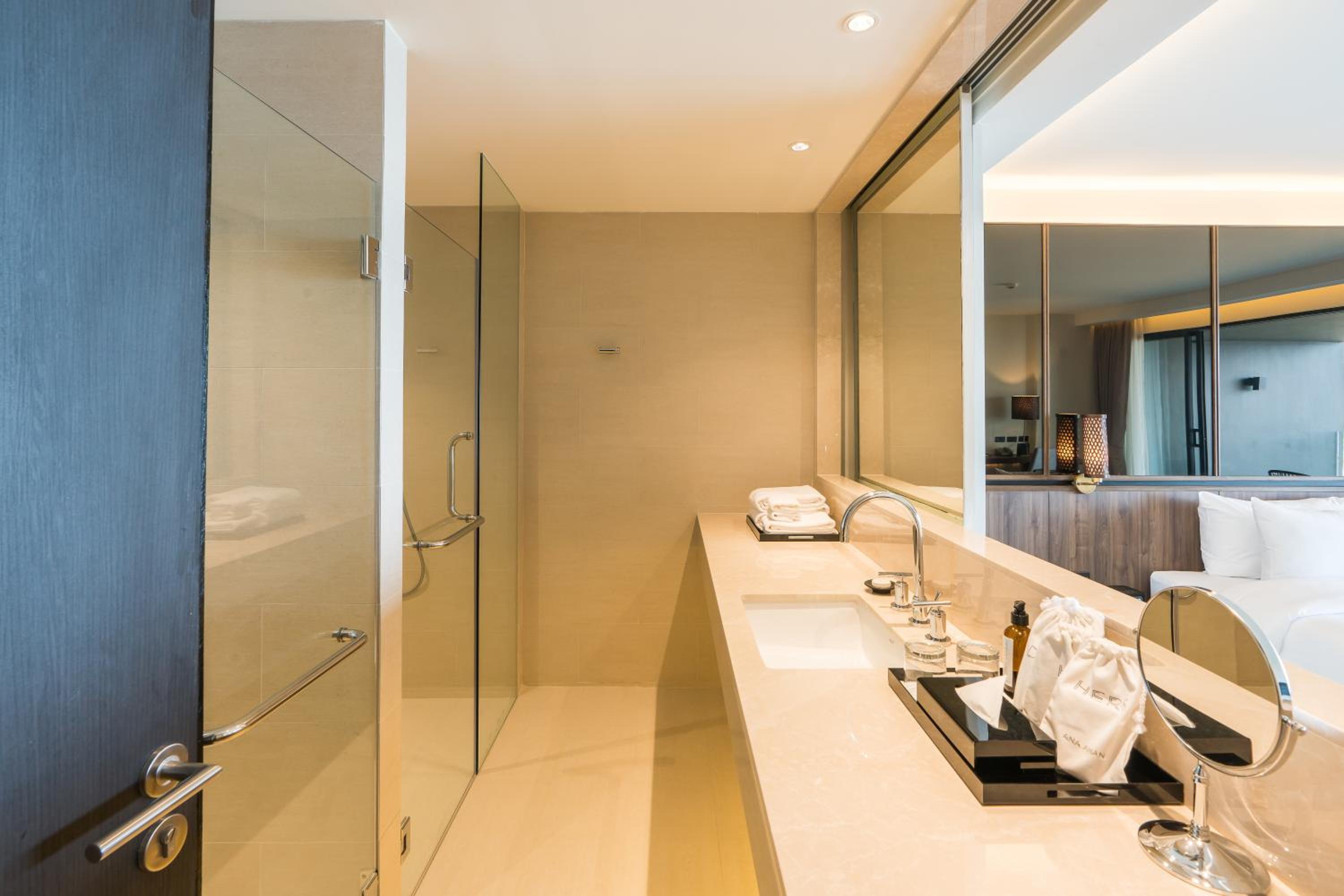 Oceanfront Skybath - Photo 2