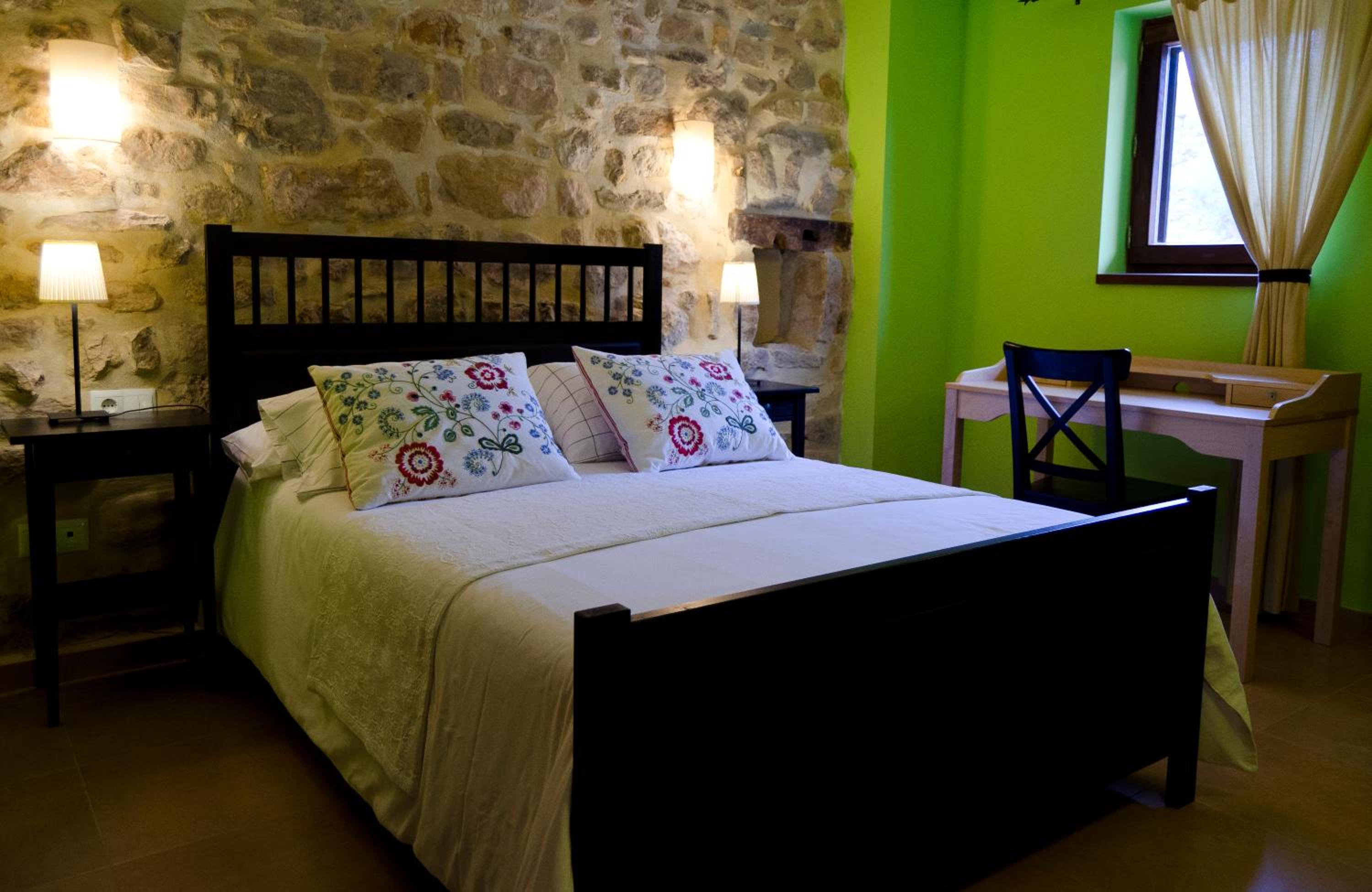 Two-Bedroom Apartment with Garden View photo 2