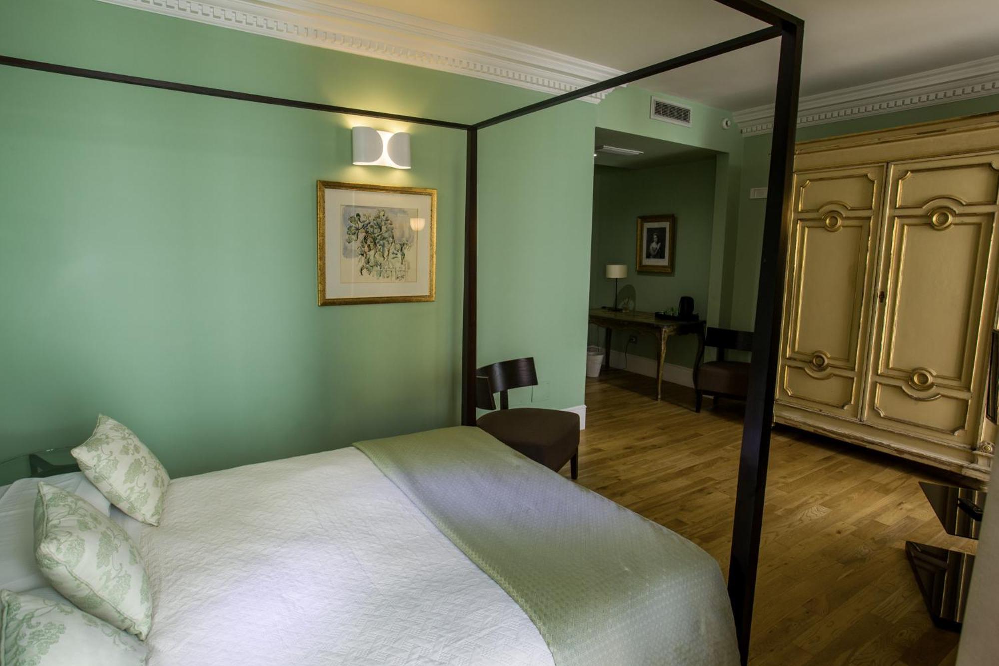 Queen Room photo 3