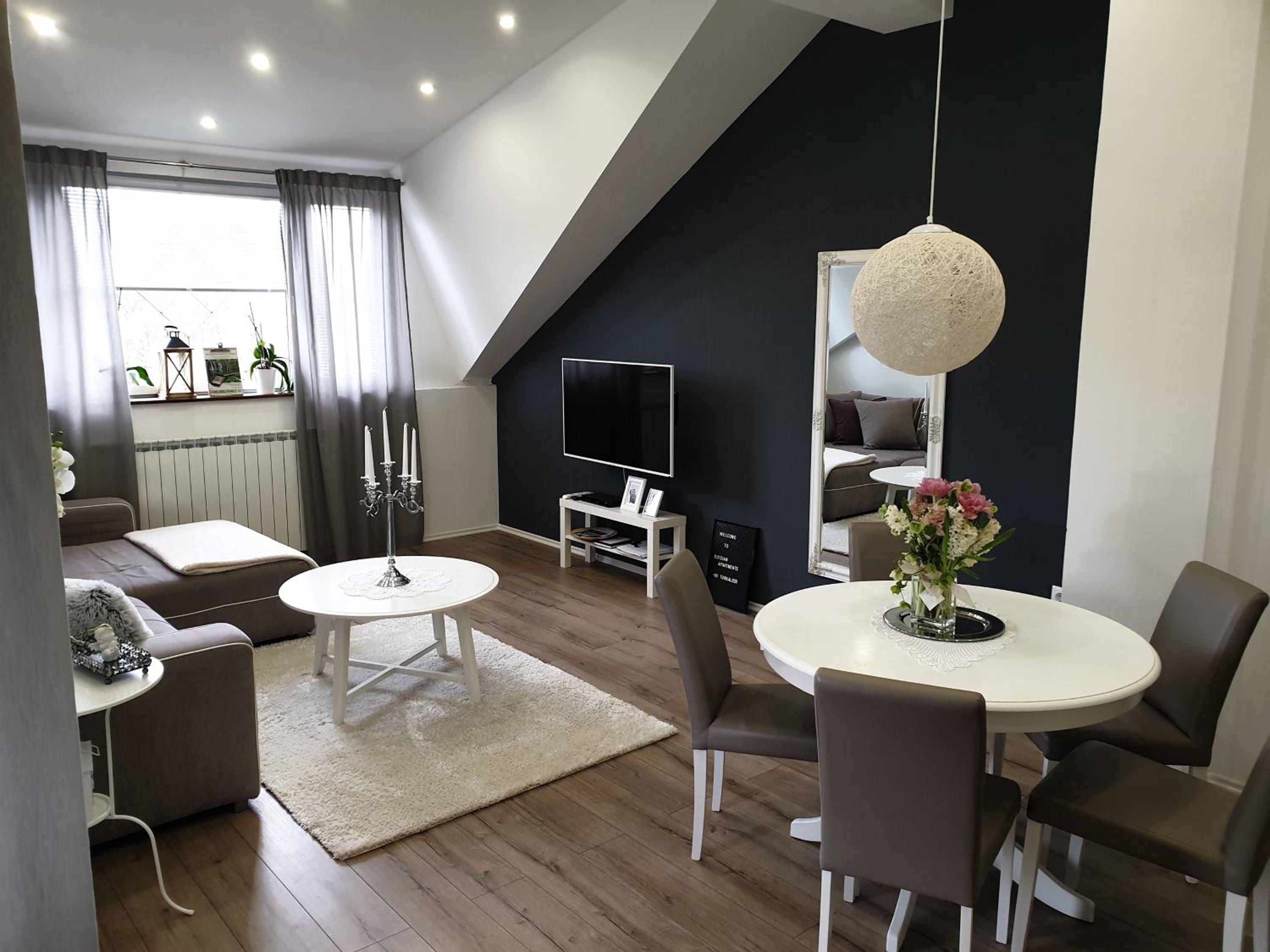 Two-Bedroom Apartment with Balcony - Photo 3
