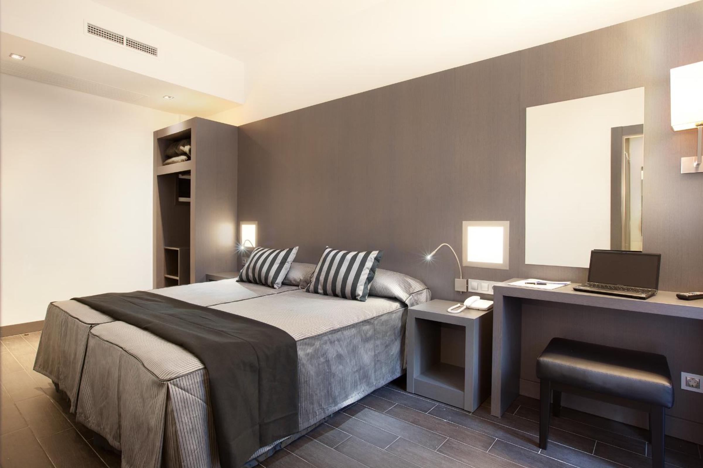 Superior Double or Twin Room photo 3