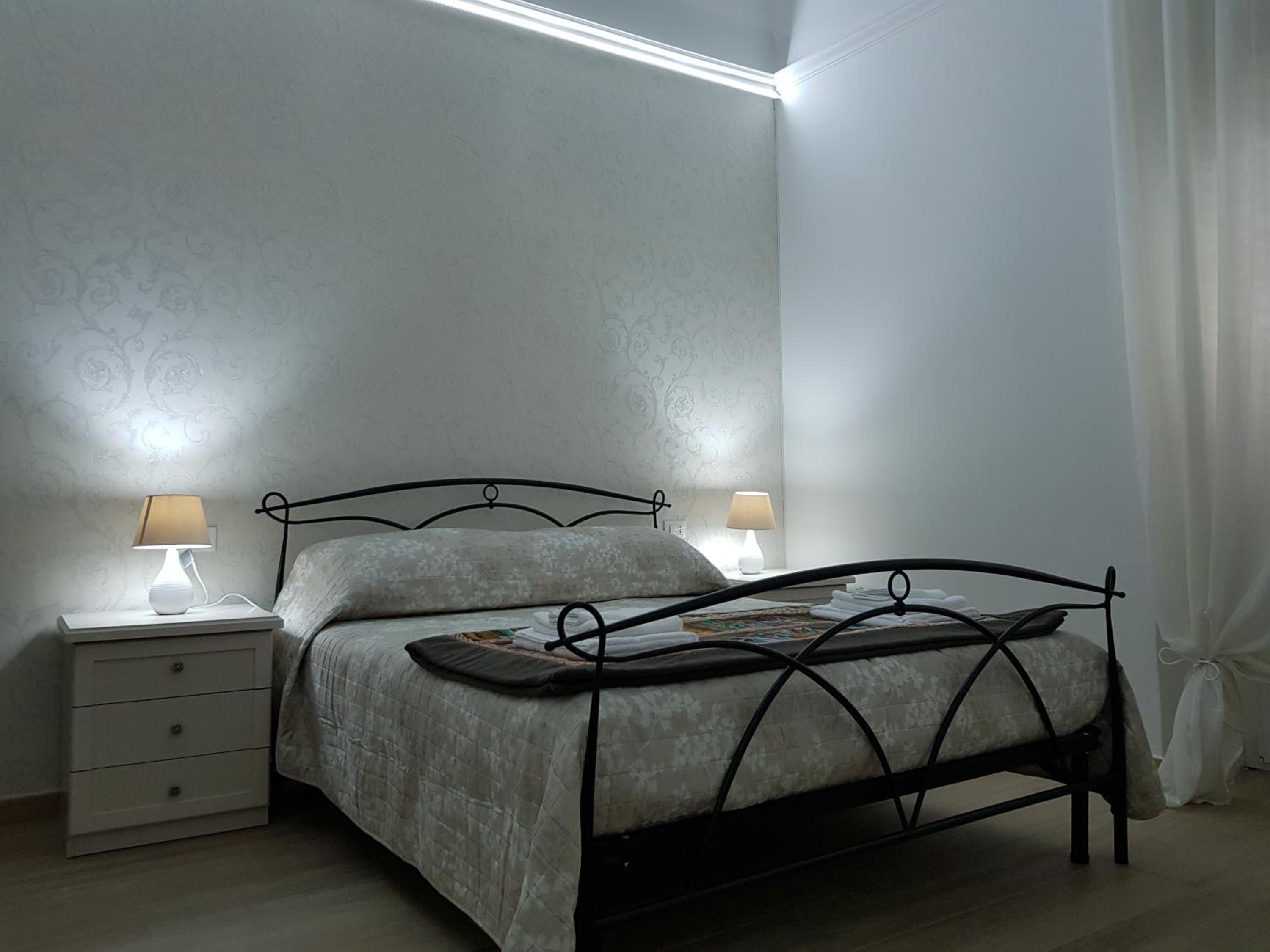 Deluxe Room - Photo 1