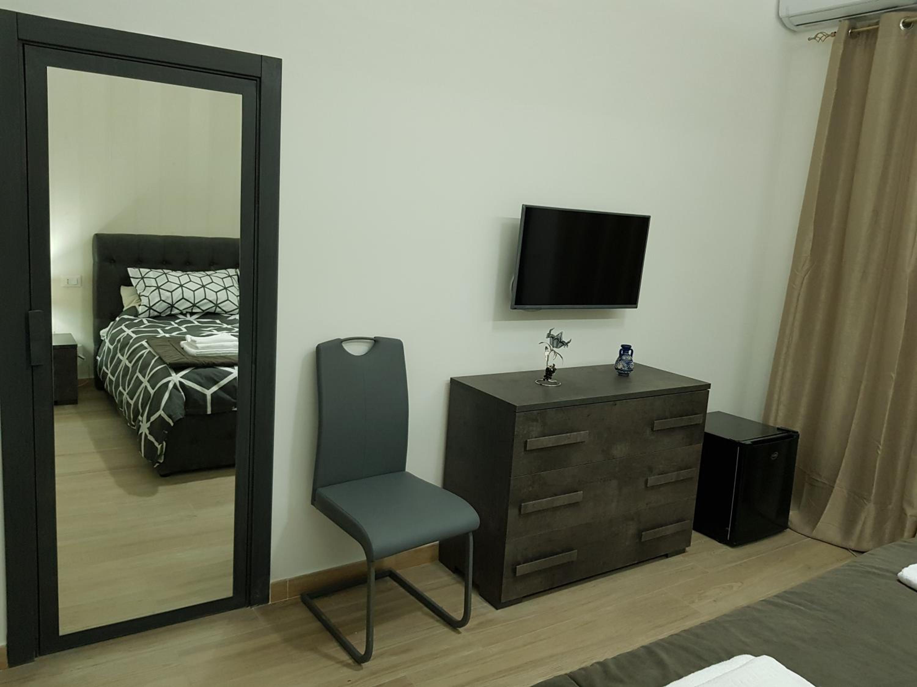 Deluxe Room - Photo 7
