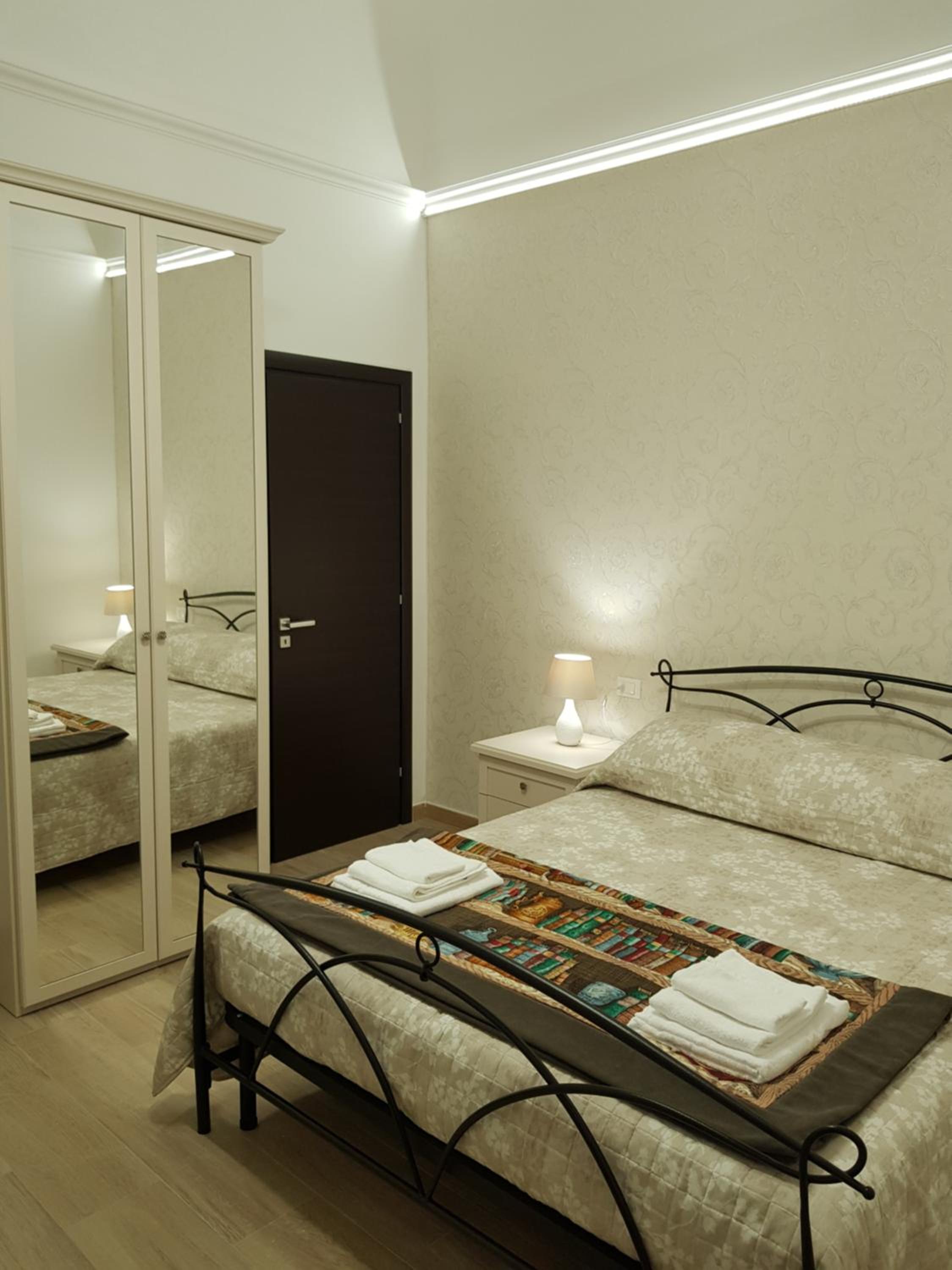 Deluxe Room - Photo 4