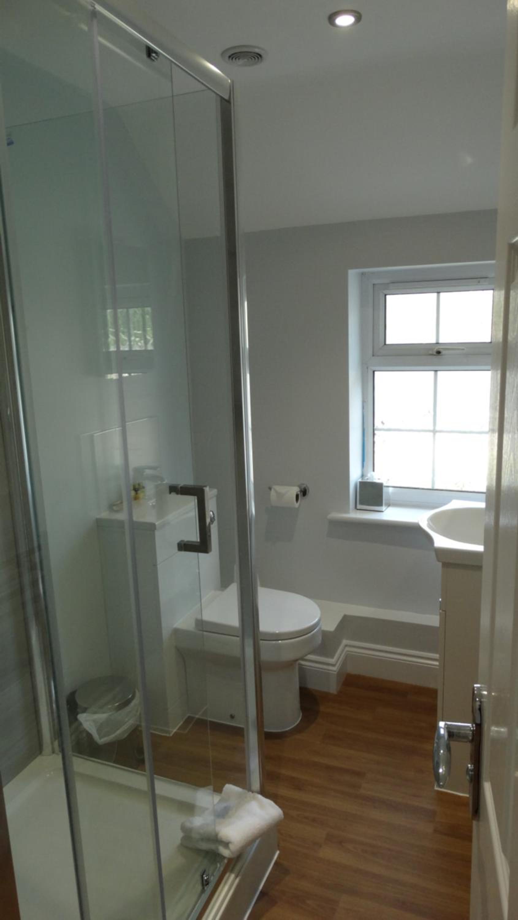 Standard King Room - Photo 5