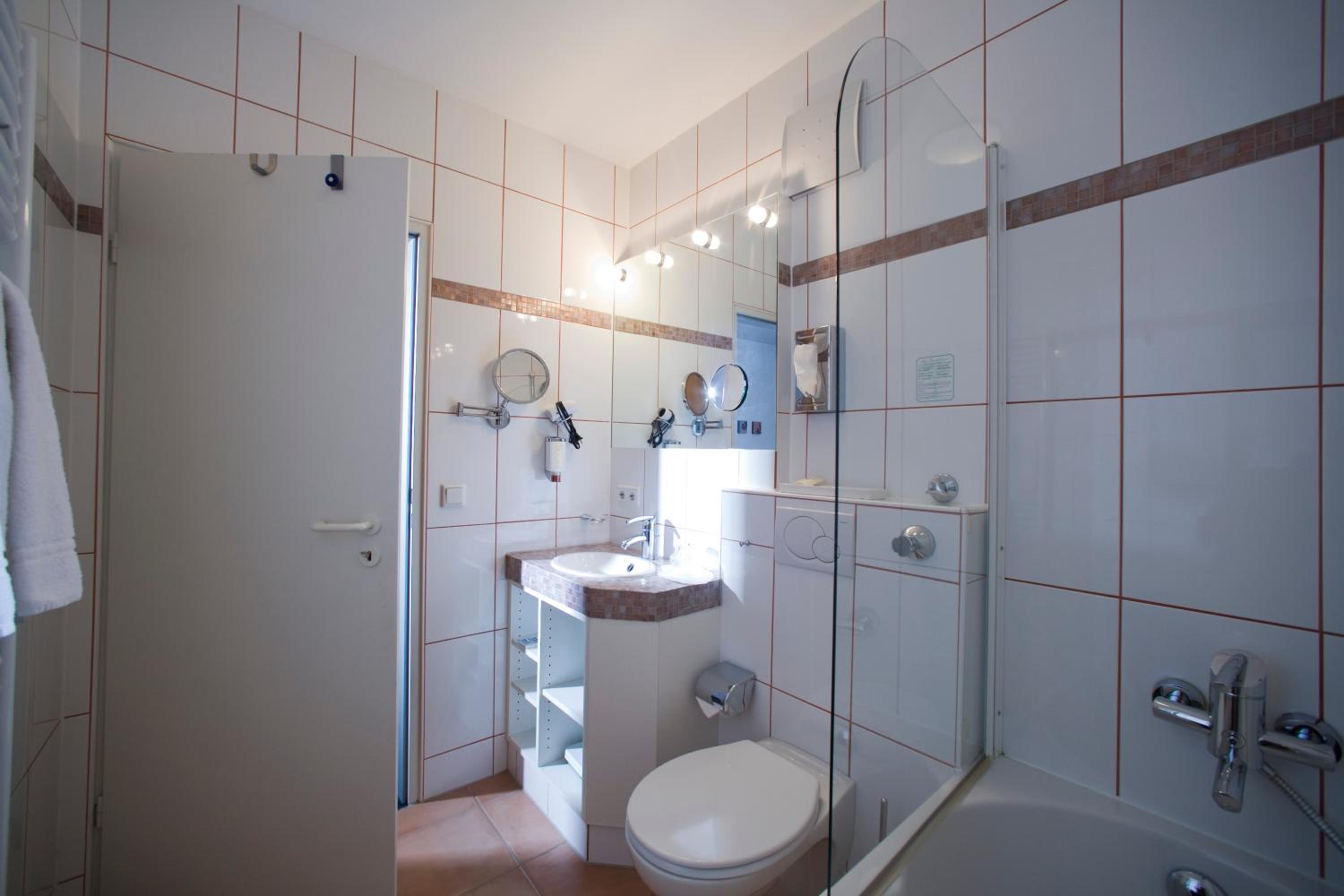Double Room (1 Adult) - Photo 10