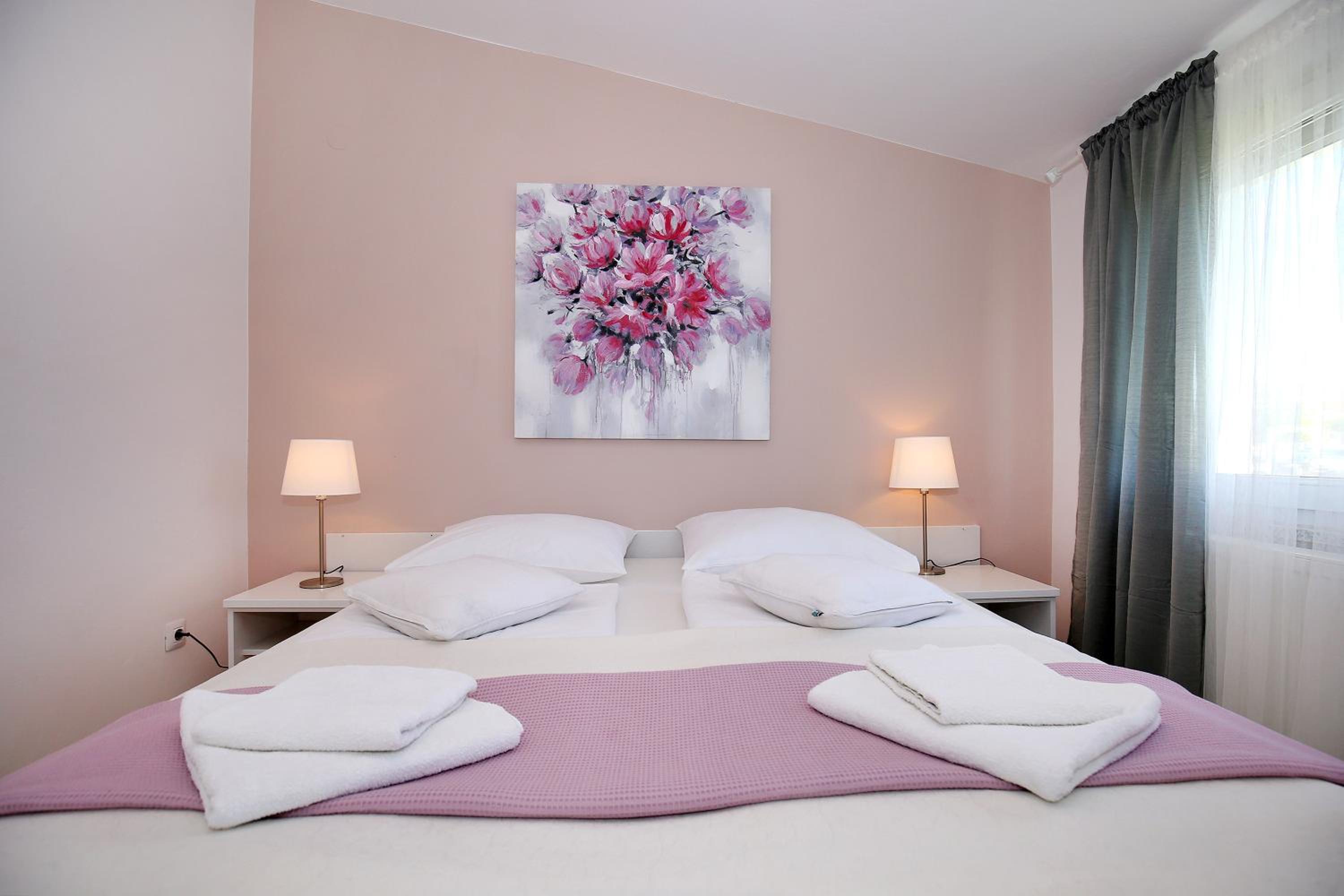 One-Bedroom Apartment with Balcony