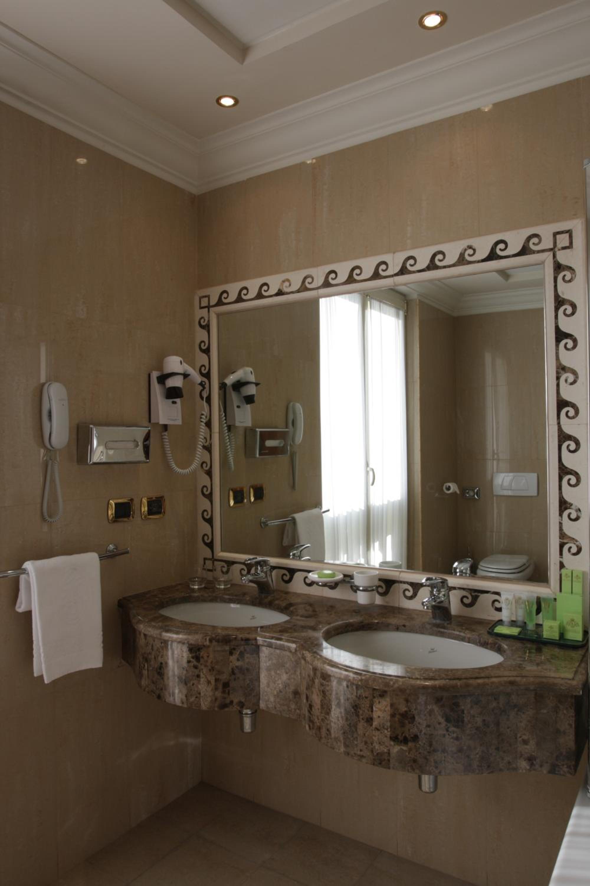 Double Room - Photo 2