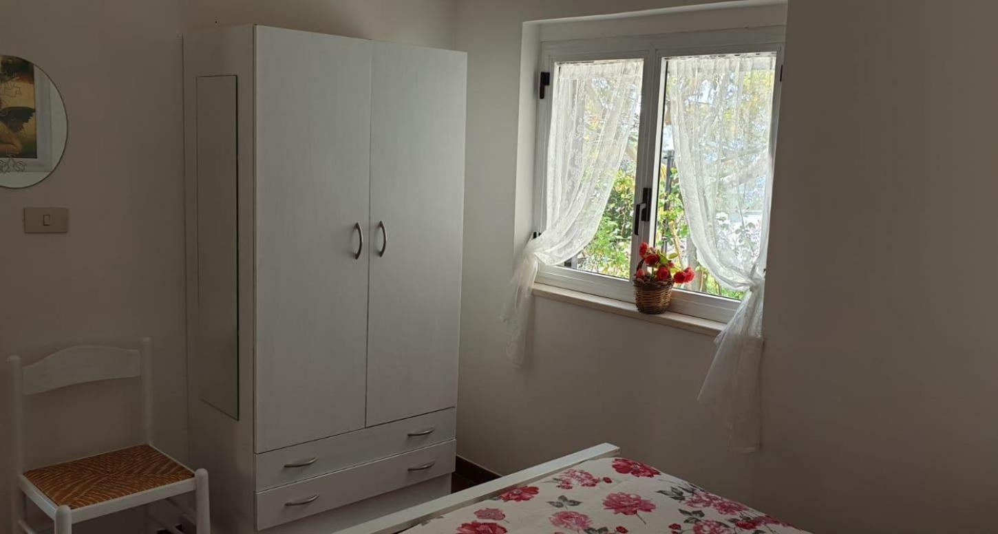 One-Bedroom House - Photo 21