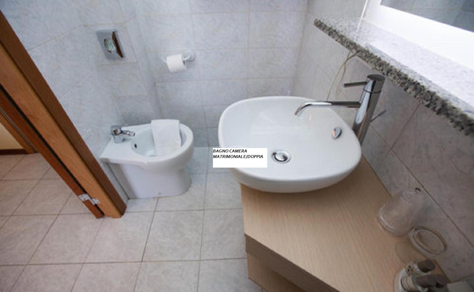 Double or Twin Room with Balcony - Photo 13