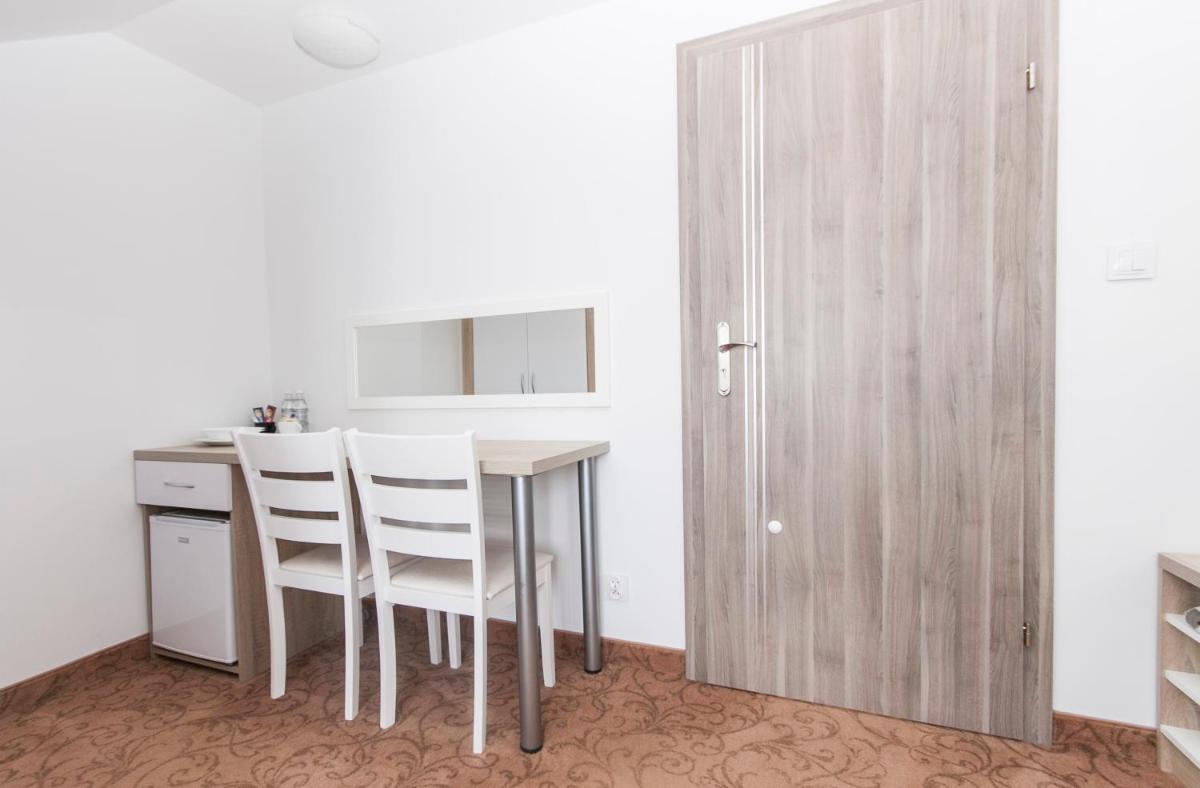 Double Room with Balcony and Sea View - Photo 2